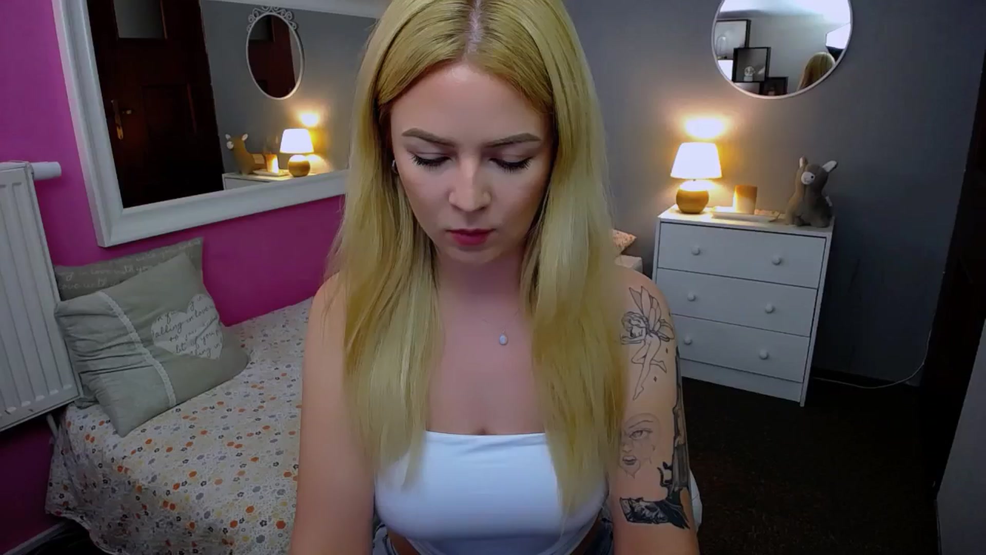 Gallery image thumbnail from AurelieSierra's myfreecams stream on, 09/26/2024, 12:49 image 1 of 20
