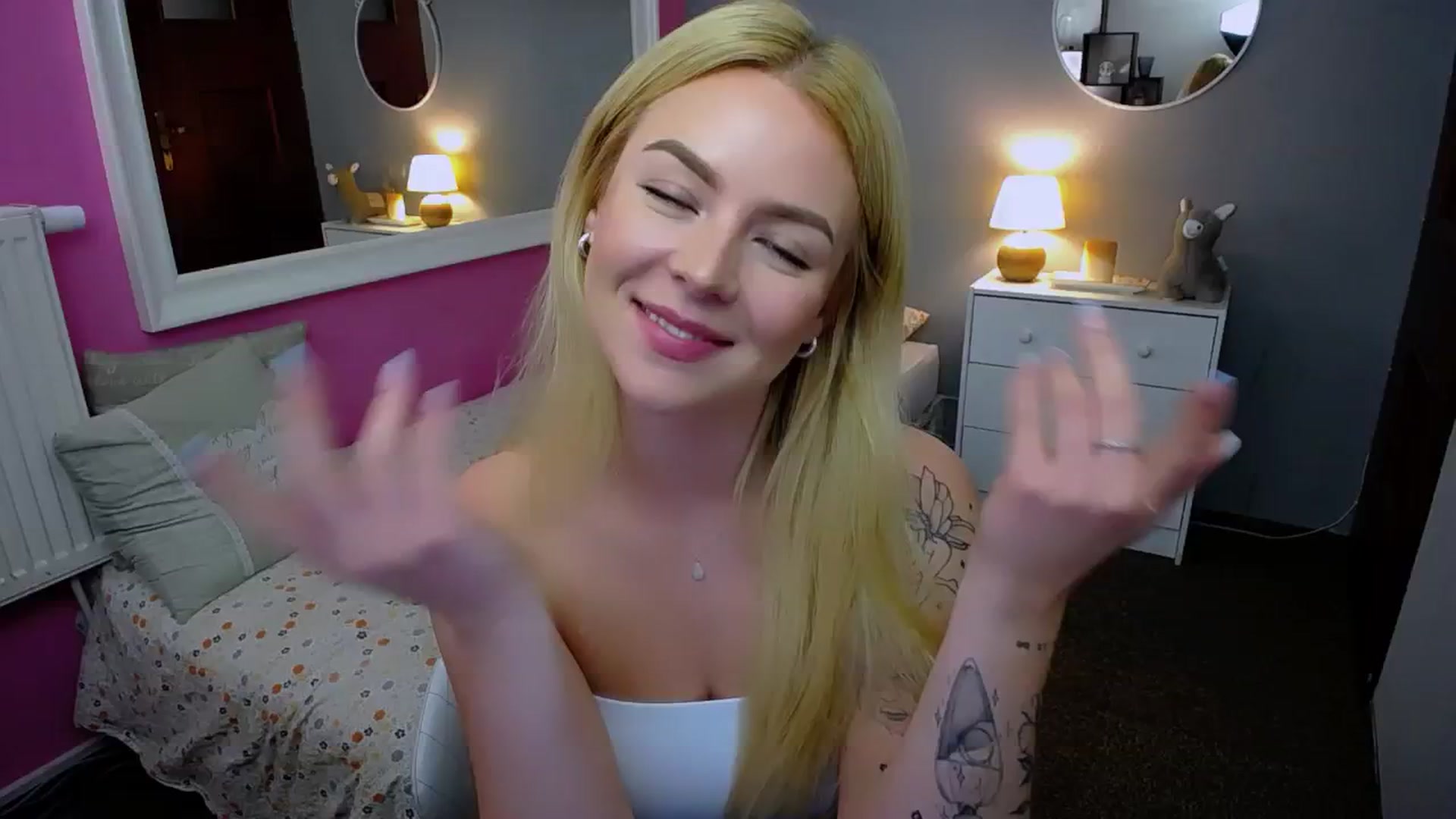 Gallery image thumbnail from AurelieSierra's myfreecams stream on, 09/26/2024, 15:53 image 7 of 20