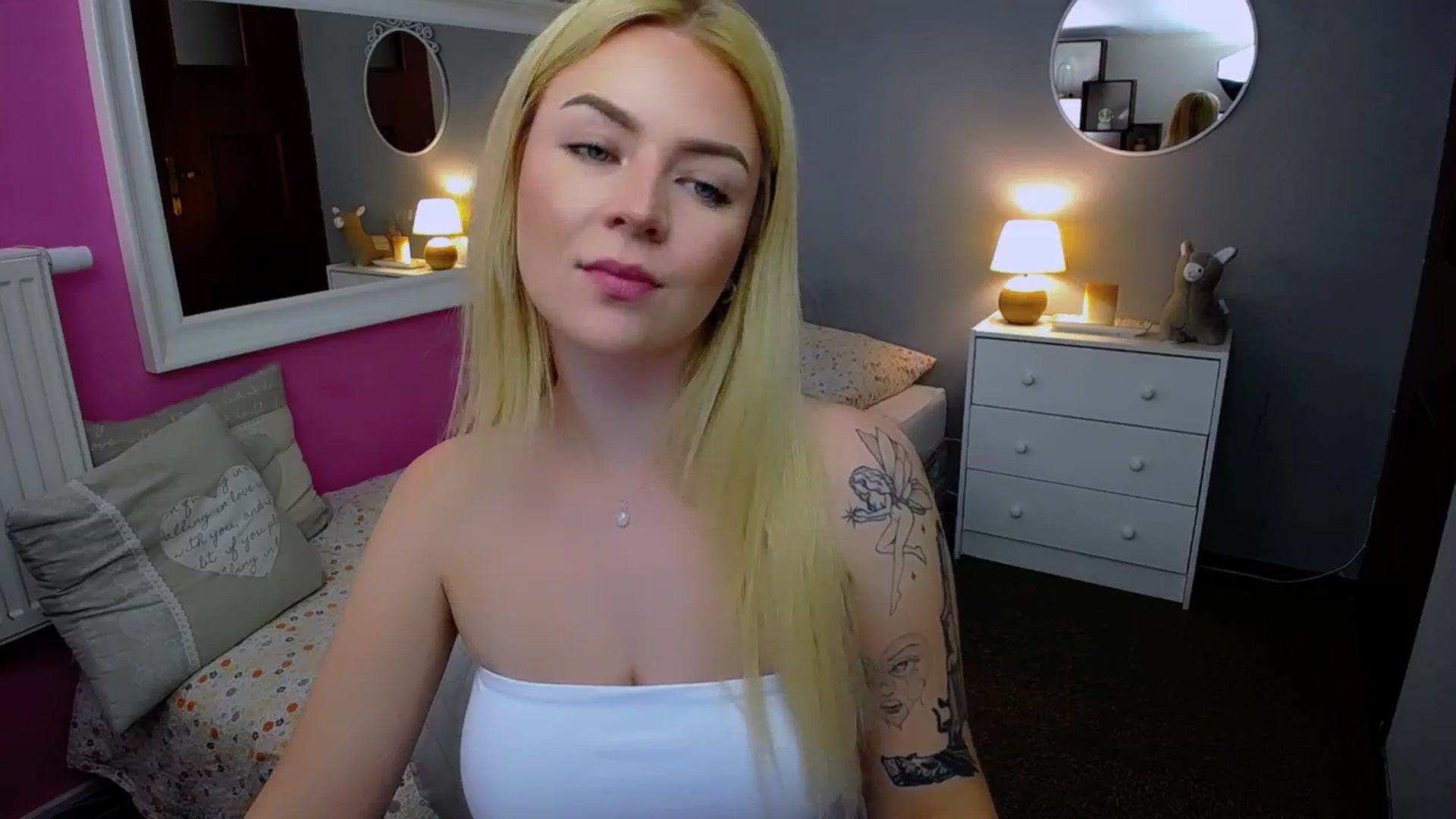 Gallery image thumbnail from AurelieSierra's myfreecams stream on, 10/01/2024, 10:24 image 13 of 20