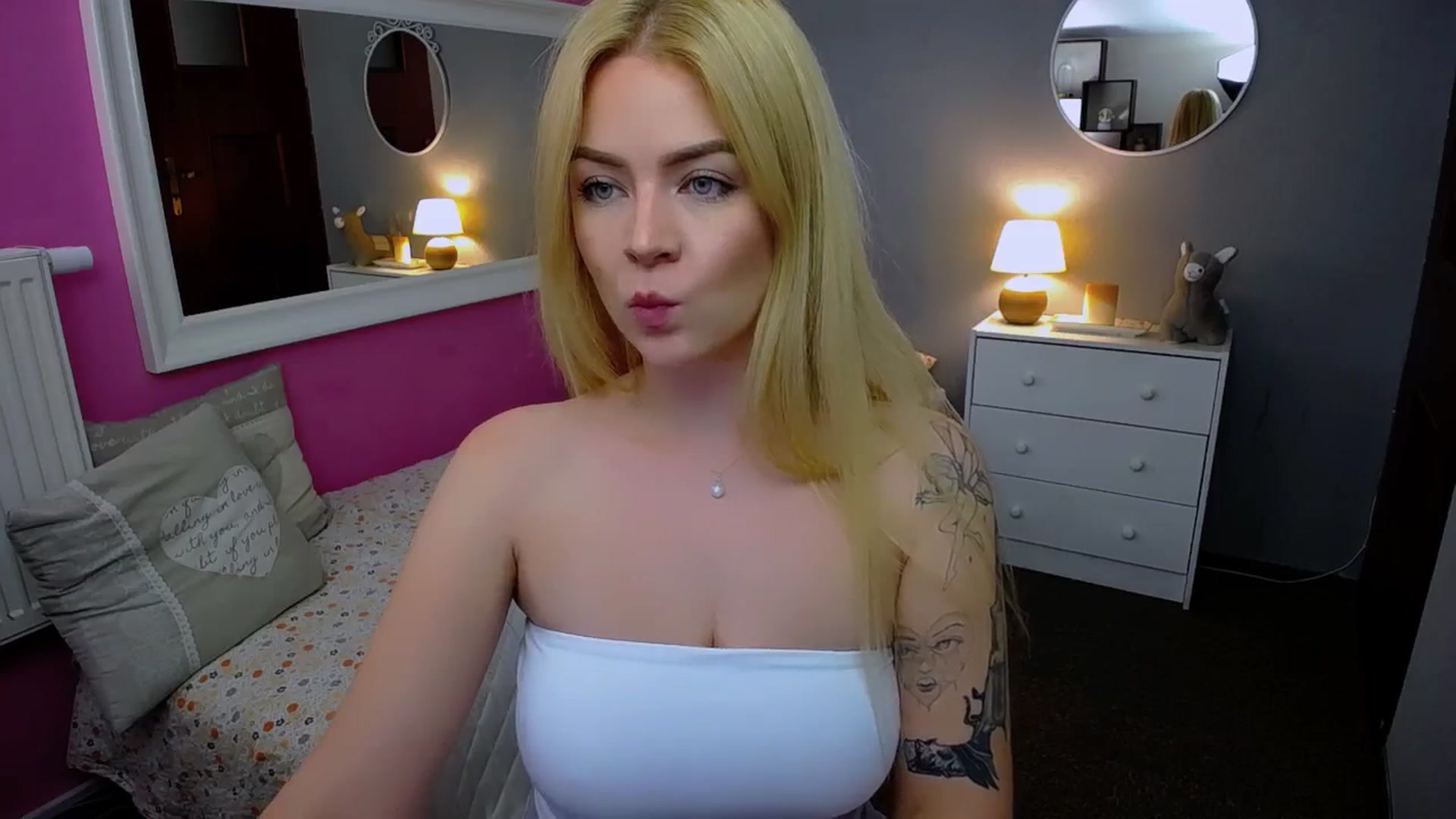Gallery image thumbnail from AurelieSierra's myfreecams stream on, 10/01/2024, 10:24 image 14 of 20