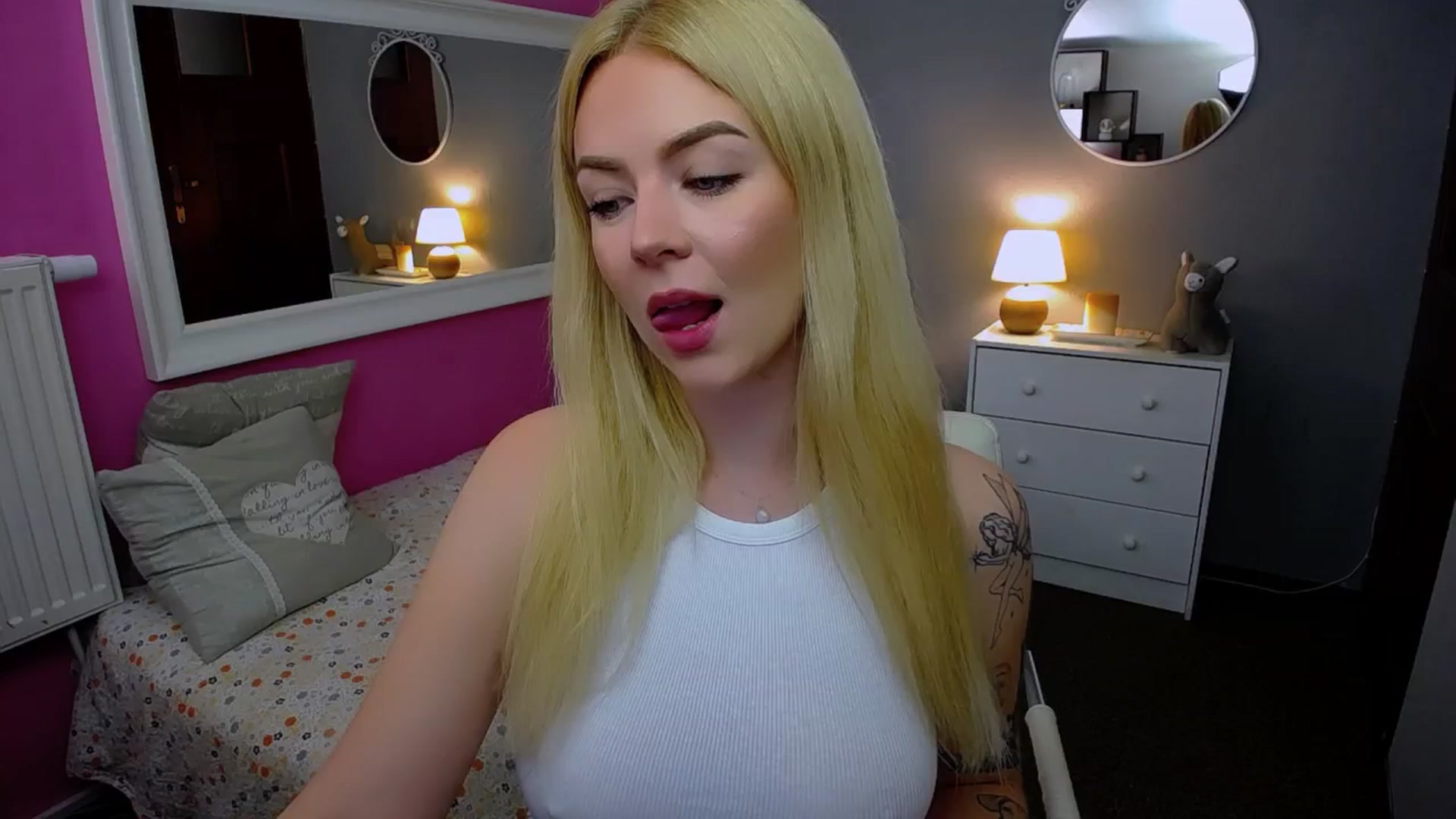 Gallery image thumbnail from AurelieSierra's myfreecams stream on, 10/02/2024, 09:08 image 20 of 20