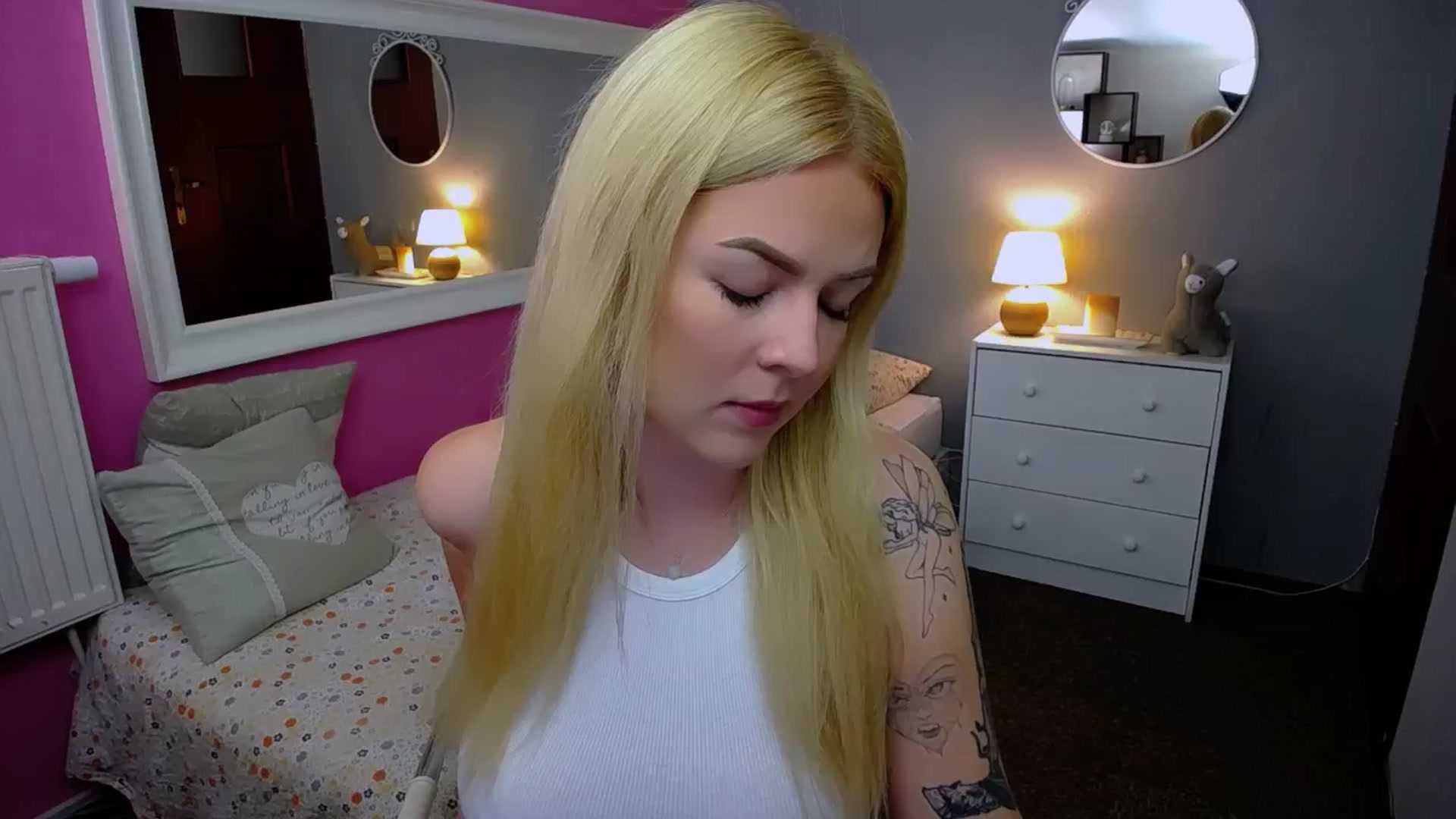 Gallery image thumbnail from AurelieSierra's myfreecams stream on, 10/02/2024, 09:08 image 8 of 20