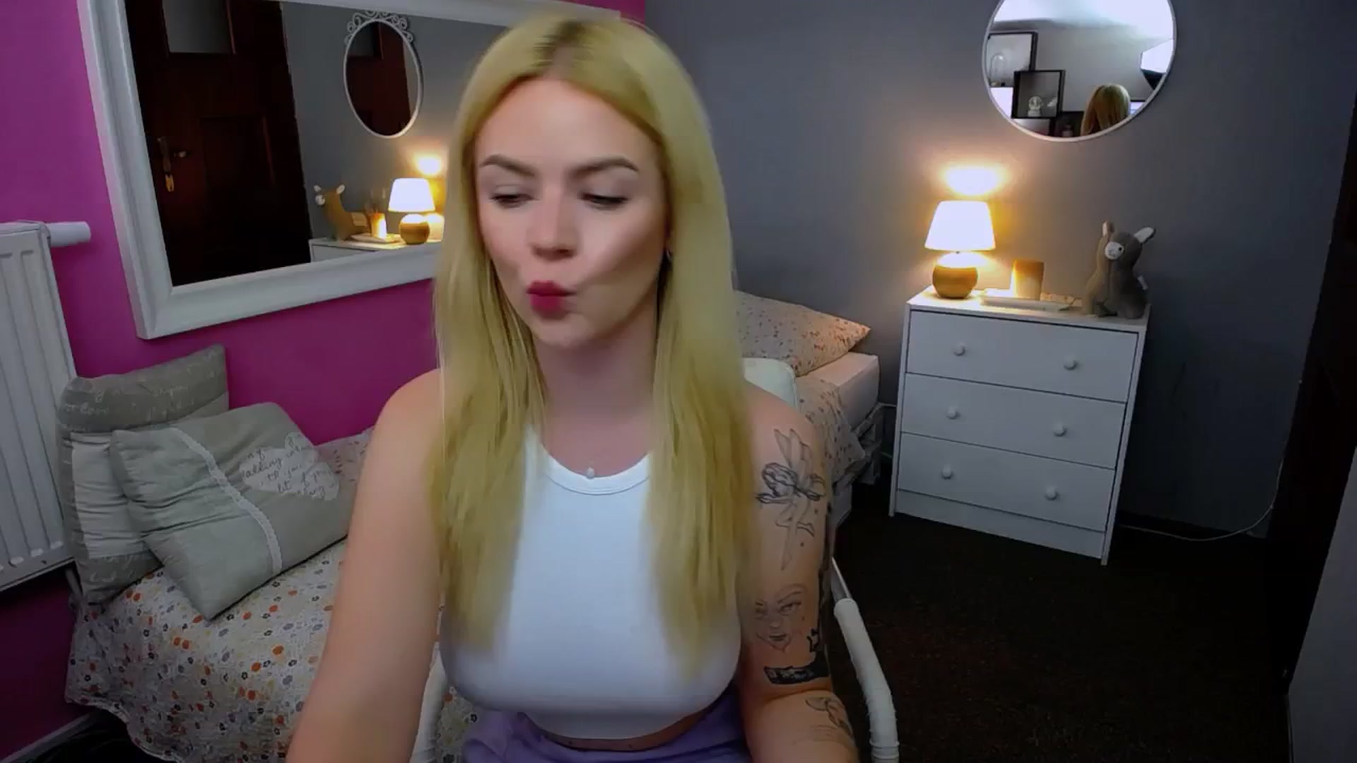 Gallery image thumbnail from AurelieSierra's myfreecams stream on, 10/02/2024, 12:51 image 4 of 20