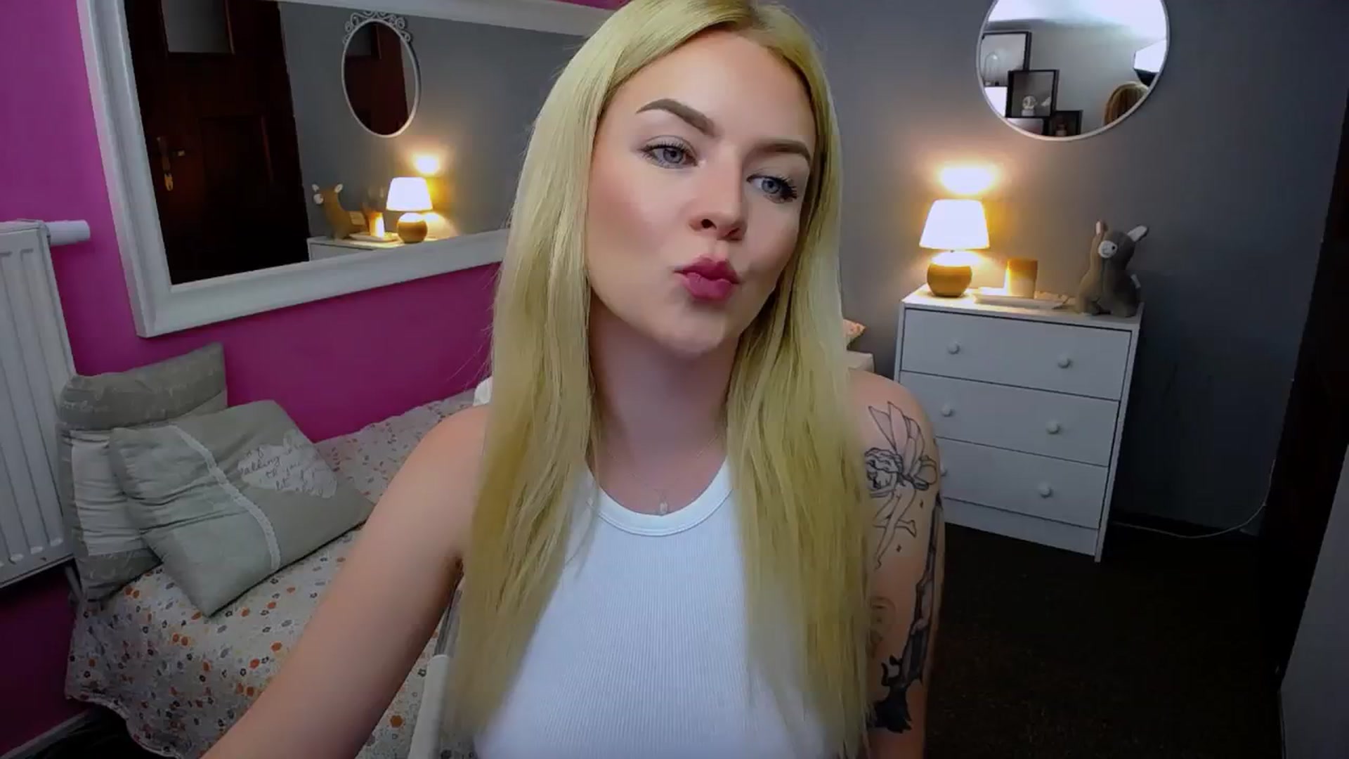 Gallery image thumbnail from AurelieSierra's myfreecams stream on, 10/02/2024, 12:51 image 7 of 20