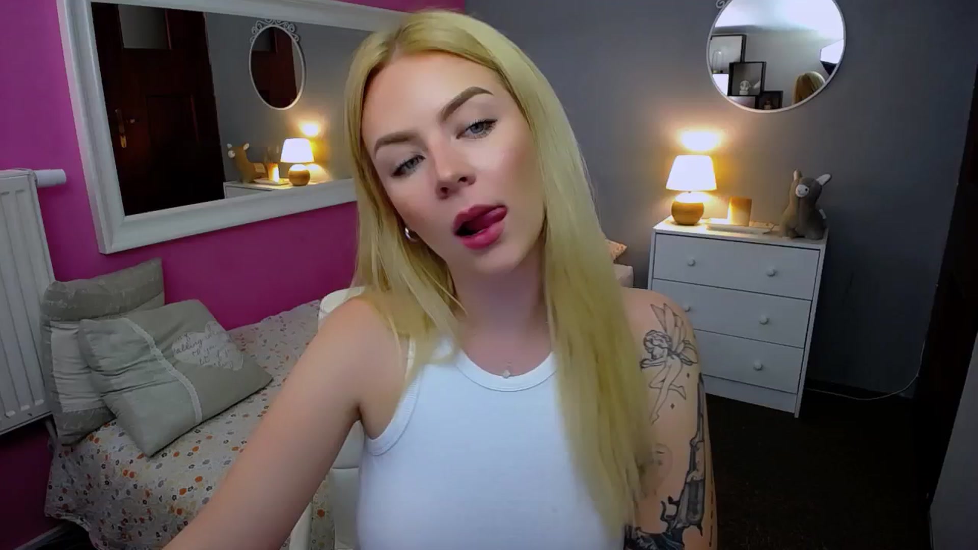 Gallery image thumbnail from AurelieSierra's myfreecams stream on, 10/02/2024, 12:51 image 3 of 20