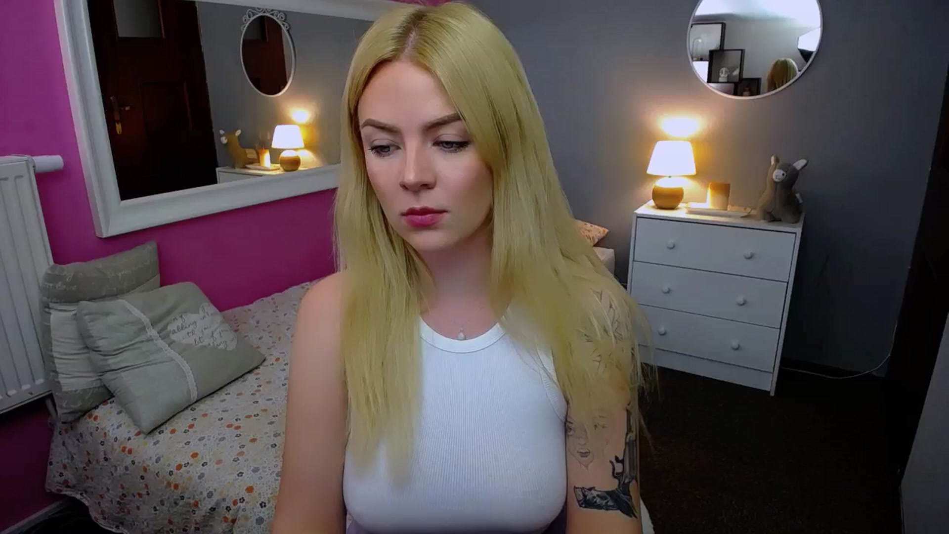 Gallery image thumbnail from AurelieSierra's myfreecams stream on, 10/02/2024, 12:51 image 10 of 20