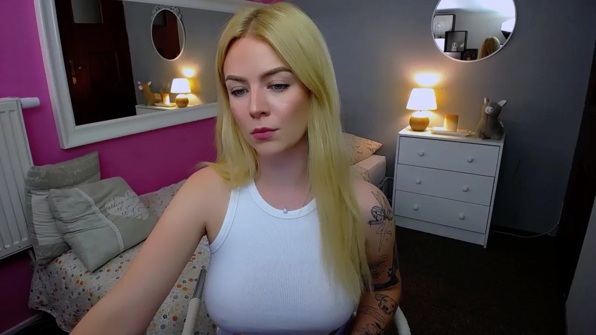 Gallery image thumbnail from AurelieSierra's myfreecams stream on, 10/02/2024, 12:51 image 16 of 20
