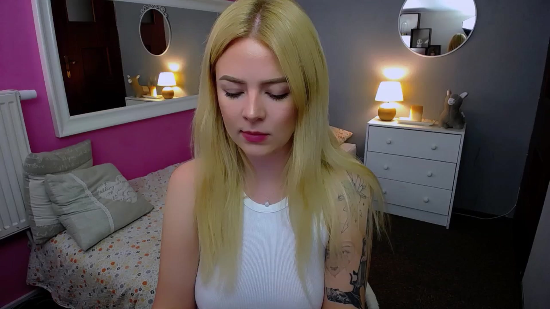 Gallery image thumbnail from AurelieSierra's myfreecams stream on, 10/02/2024, 12:51 image 11 of 20