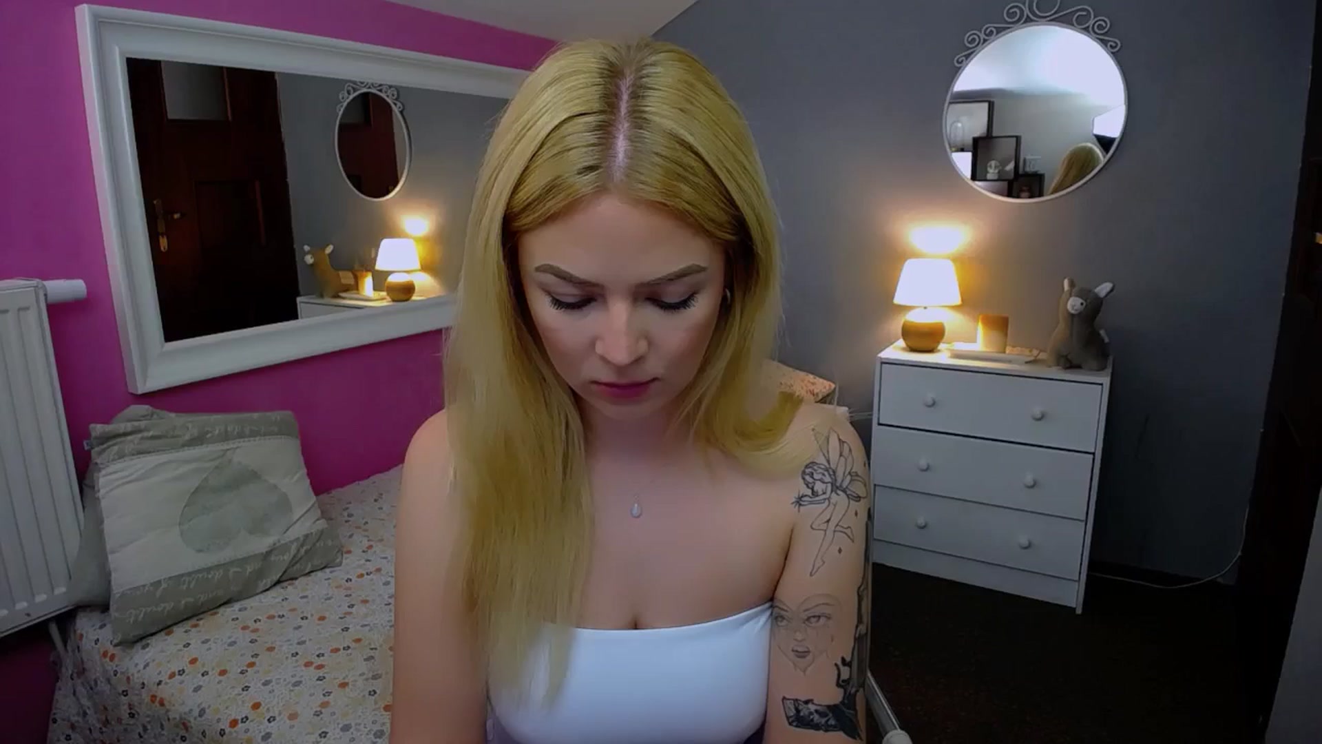 Gallery image thumbnail from AurelieSierra's myfreecams stream on, 10/04/2024, 09:32 image 16 of 20