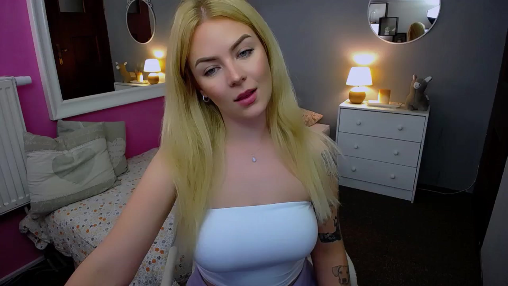 Gallery image thumbnail from AurelieSierra's myfreecams stream on, 10/04/2024, 12:50 image 11 of 20