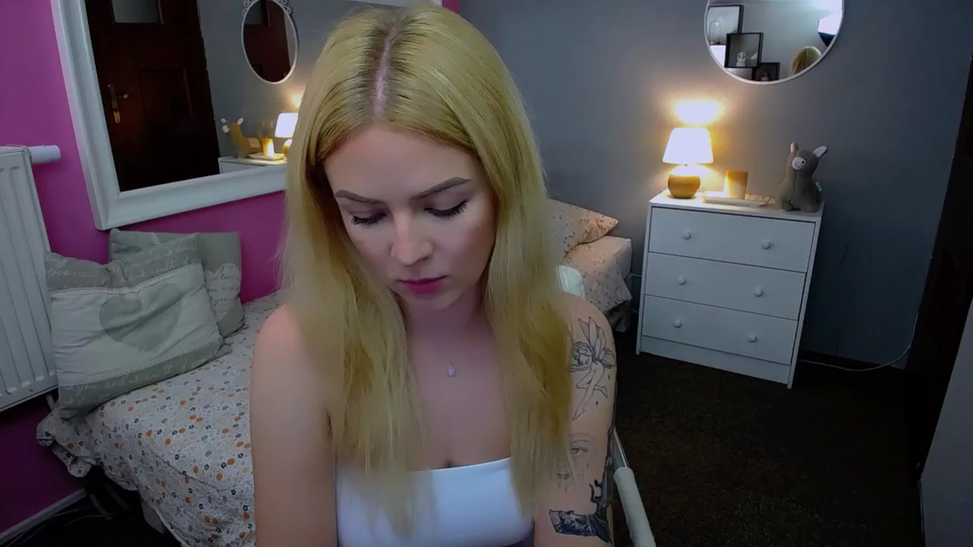 Gallery image thumbnail from AurelieSierra's myfreecams stream on, 10/04/2024, 12:50 image 19 of 20