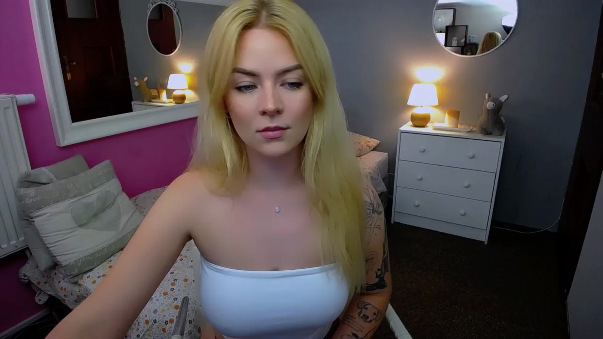 Gallery image thumbnail from AurelieSierra's myfreecams stream on, 10/08/2024, 11:00 image 1 of 20