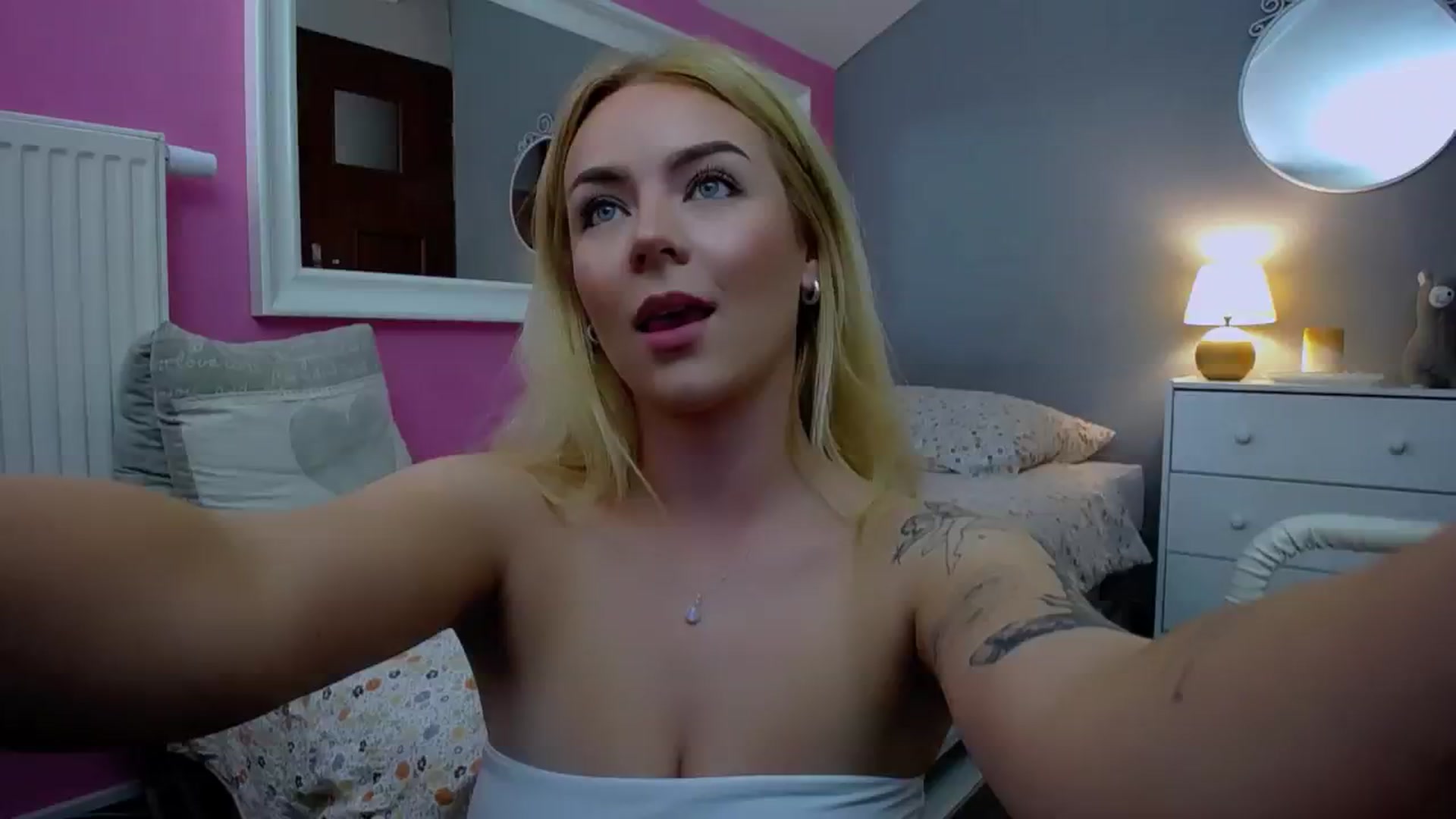 Gallery image thumbnail from AurelieSierra's myfreecams stream on, 10/08/2024, 11:00 image 11 of 20