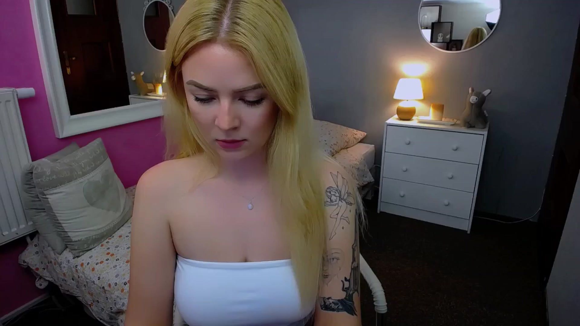Gallery image thumbnail from AurelieSierra's myfreecams stream on, 10/08/2024, 13:22 image 19 of 20