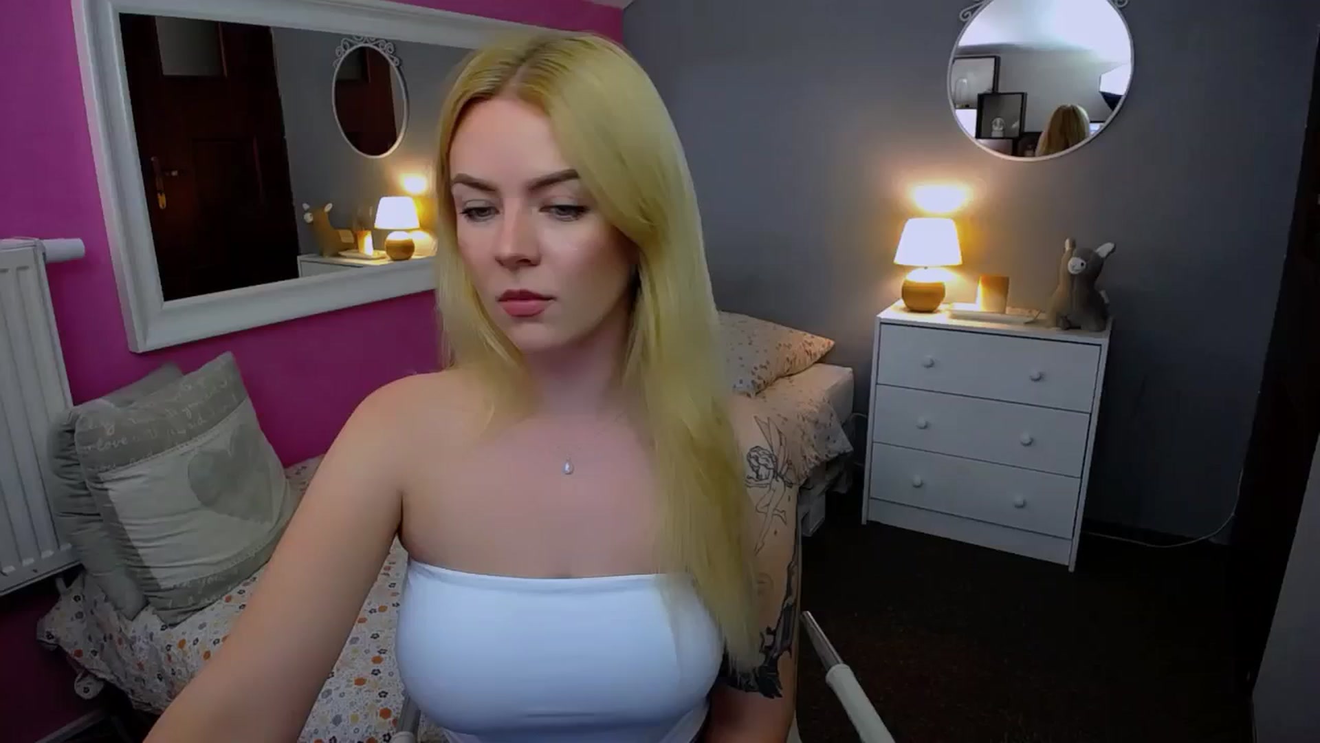 Gallery image thumbnail from AurelieSierra's myfreecams stream on, 10/08/2024, 13:22 image 2 of 20
