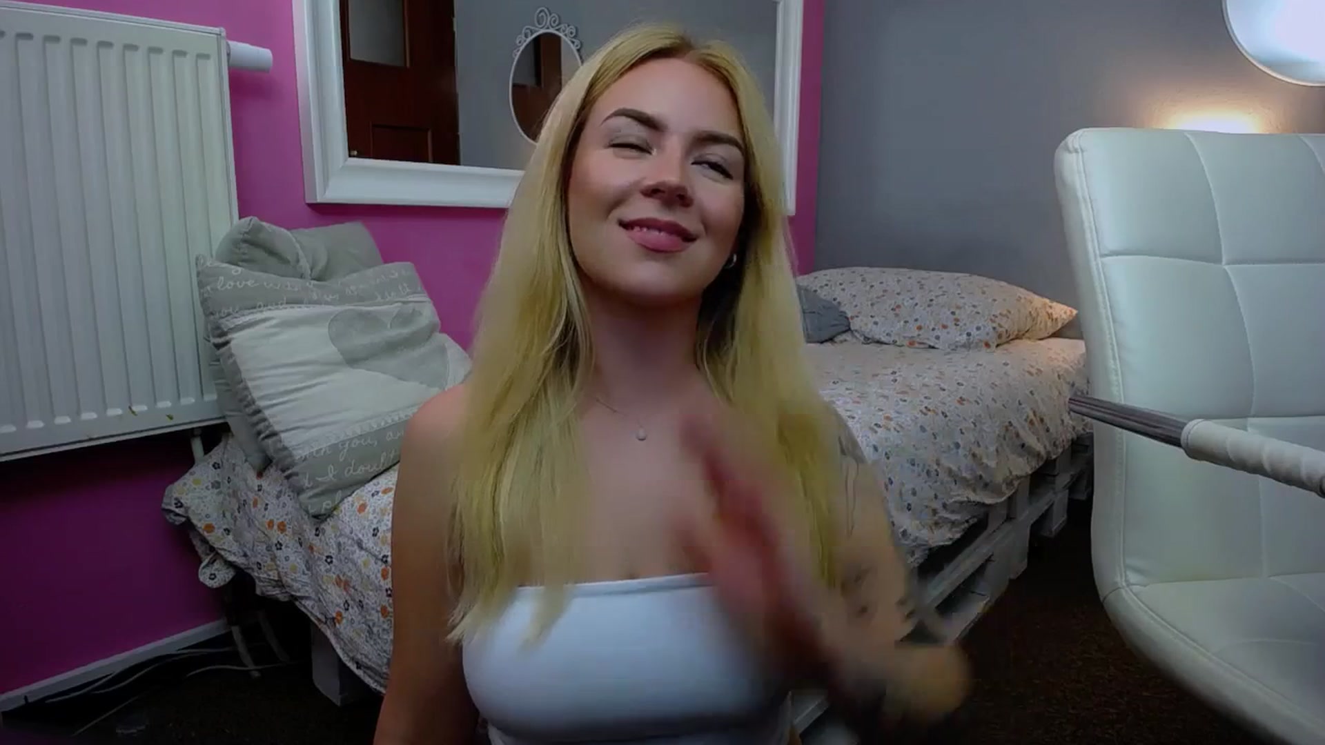 Gallery image thumbnail from AurelieSierra's myfreecams stream on, 10/08/2024, 14:47 image 8 of 20