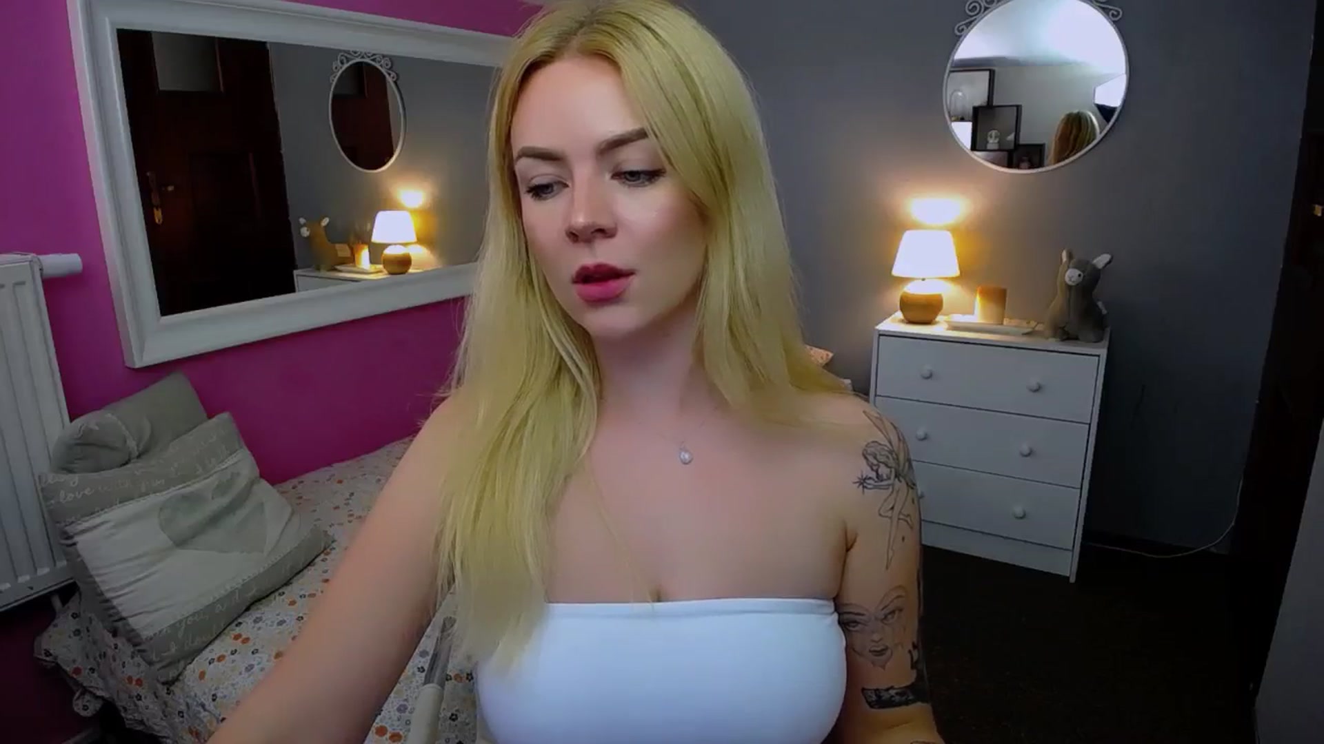 Gallery image thumbnail from AurelieSierra's myfreecams stream on, 10/08/2024, 14:47 image 14 of 20