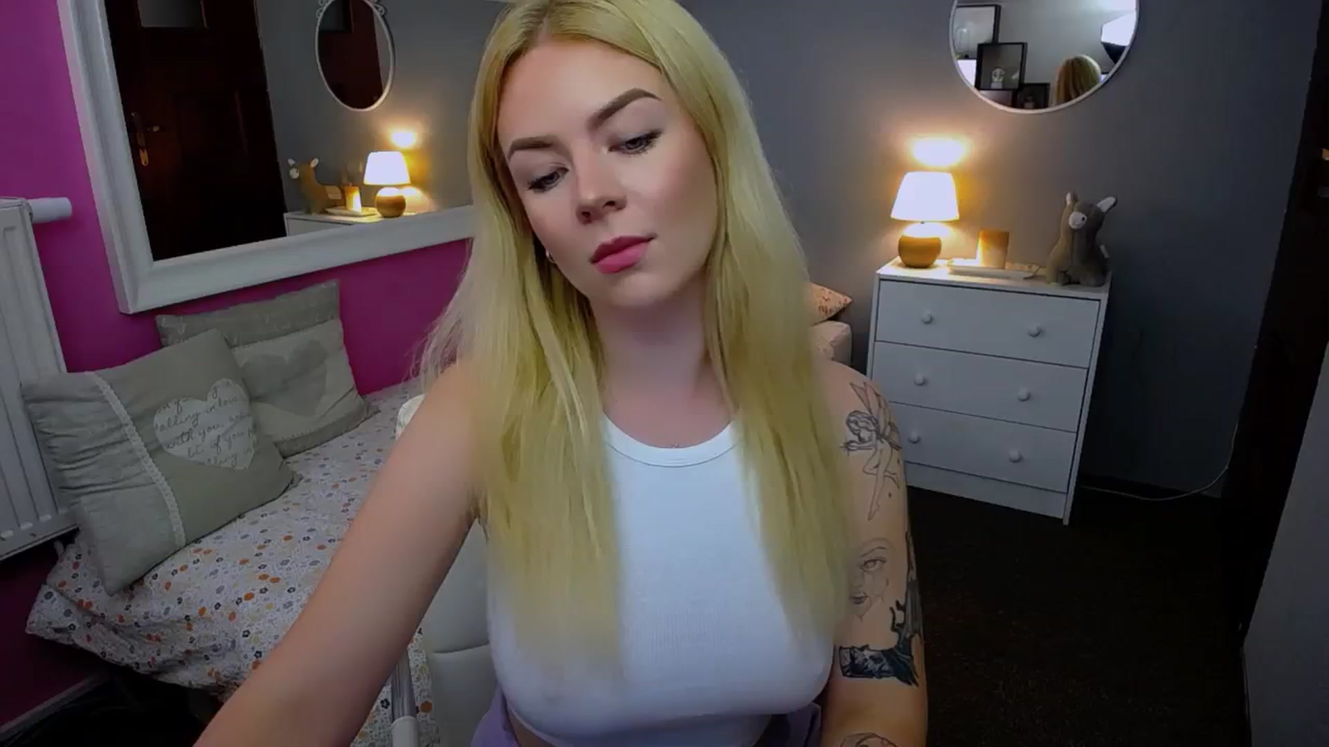 Gallery image thumbnail from AurelieSierra's myfreecams stream on, 10/09/2024, 10:01 image 16 of 20