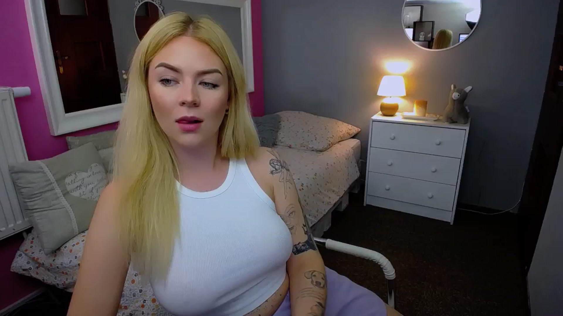 Gallery image thumbnail from AurelieSierra's myfreecams stream on, 10/09/2024, 10:01 image 20 of 20