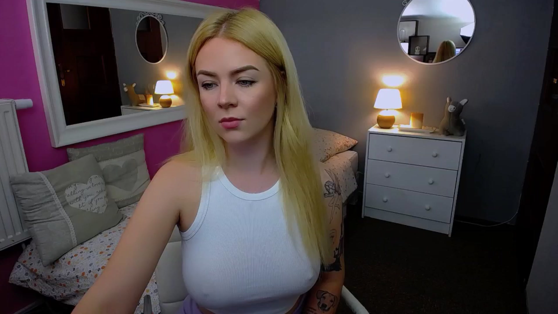 Gallery image thumbnail from AurelieSierra's myfreecams stream on, 10/09/2024, 10:01 image 3 of 20