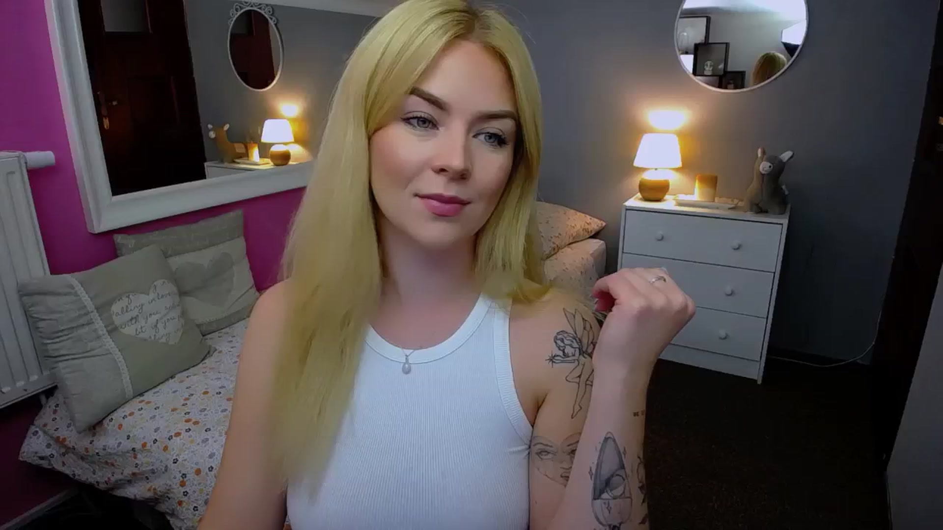 Gallery image thumbnail from AurelieSierra's myfreecams stream on, 10/09/2024, 10:01 image 12 of 20