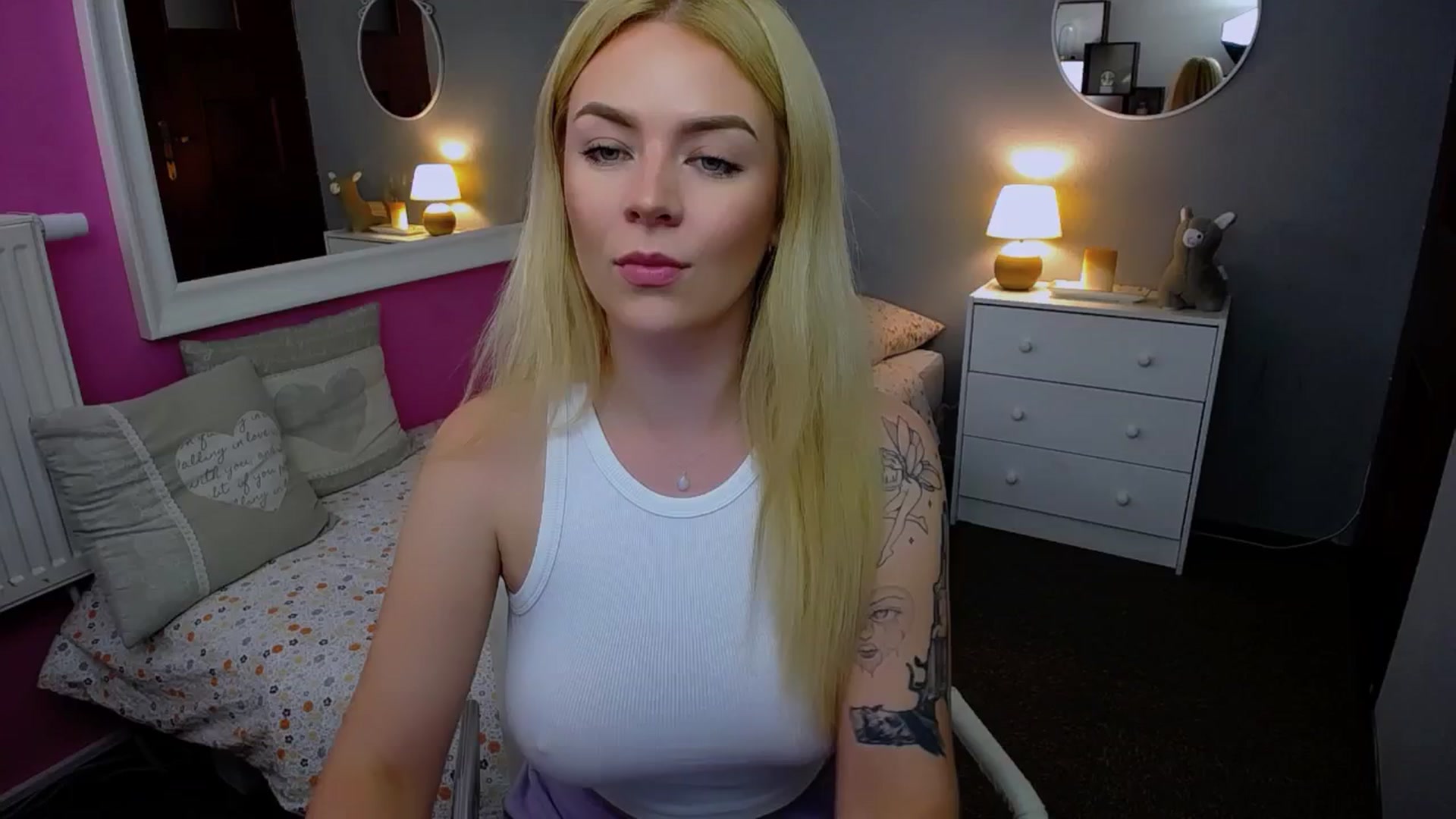 Gallery image thumbnail from AurelieSierra's myfreecams stream on, 10/09/2024, 13:36 image 19 of 20