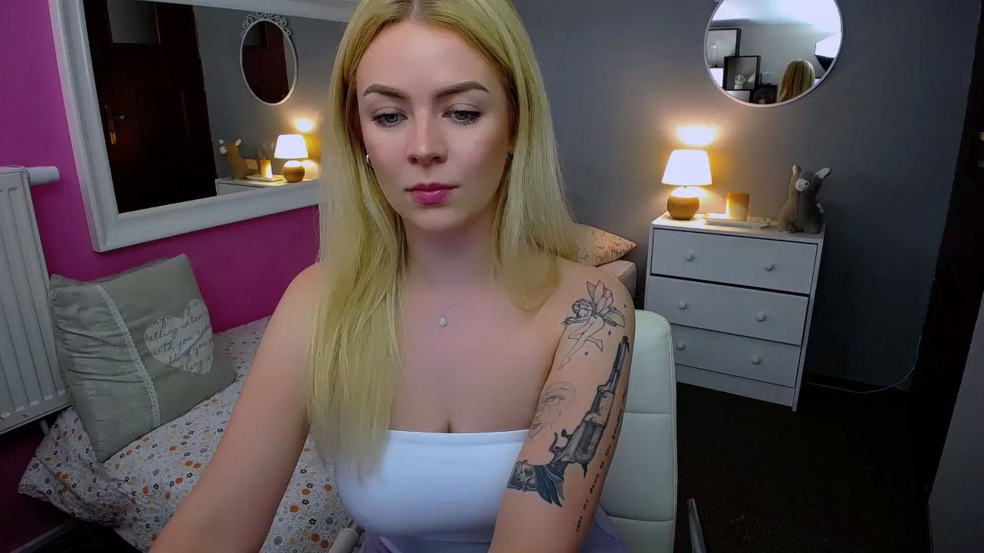 Gallery image thumbnail from AurelieSierra's myfreecams stream on, 10/15/2024, 14:57 image 17 of 20