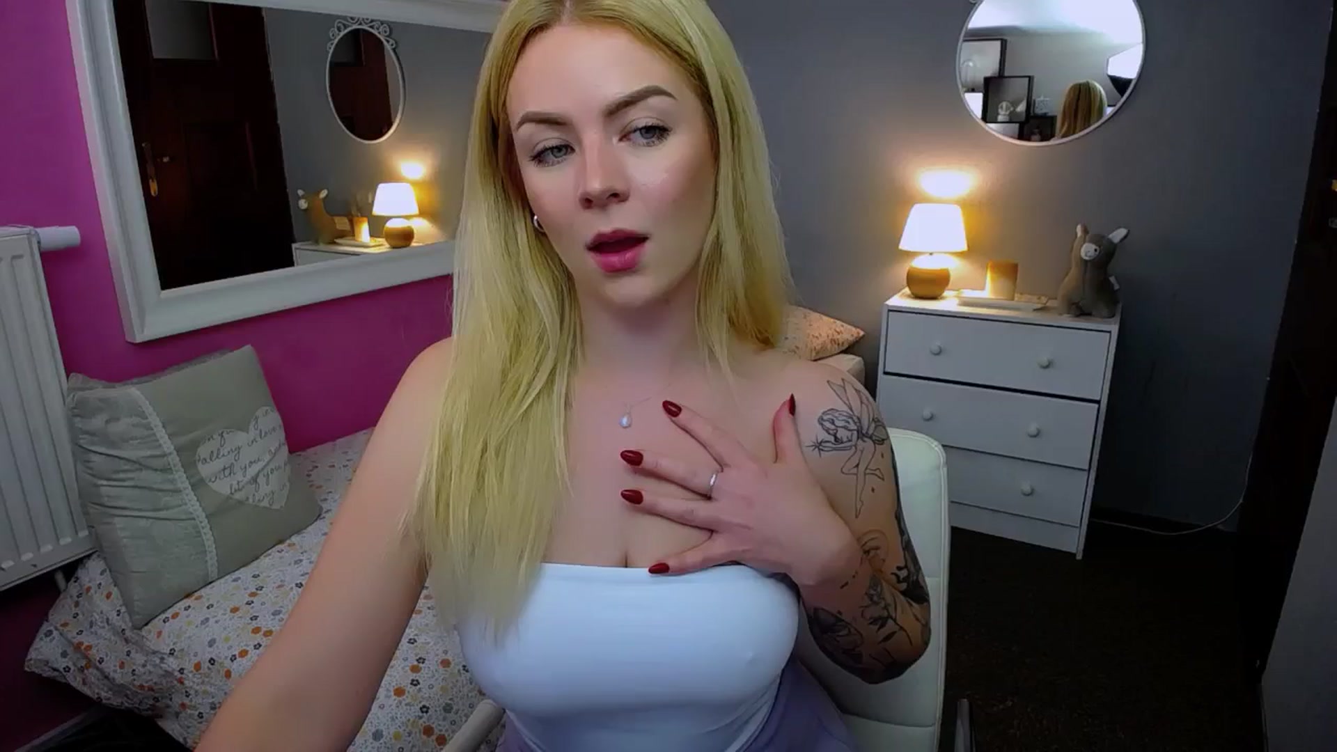 Gallery image thumbnail from AurelieSierra's myfreecams stream on, 10/15/2024, 14:57 image 16 of 20