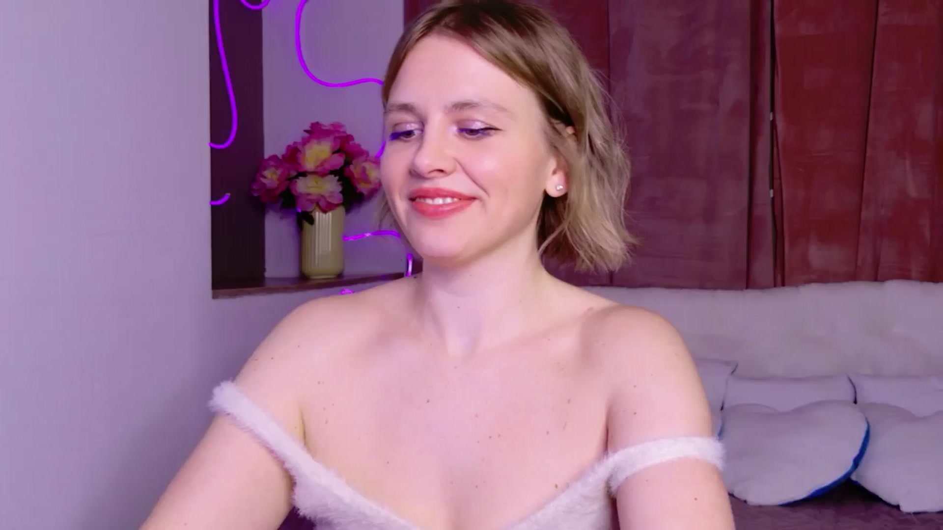 Gallery image thumbnail from AuroraAxnes's myfreecams stream on, 03/12/2026, 14:25 image 4 of 20