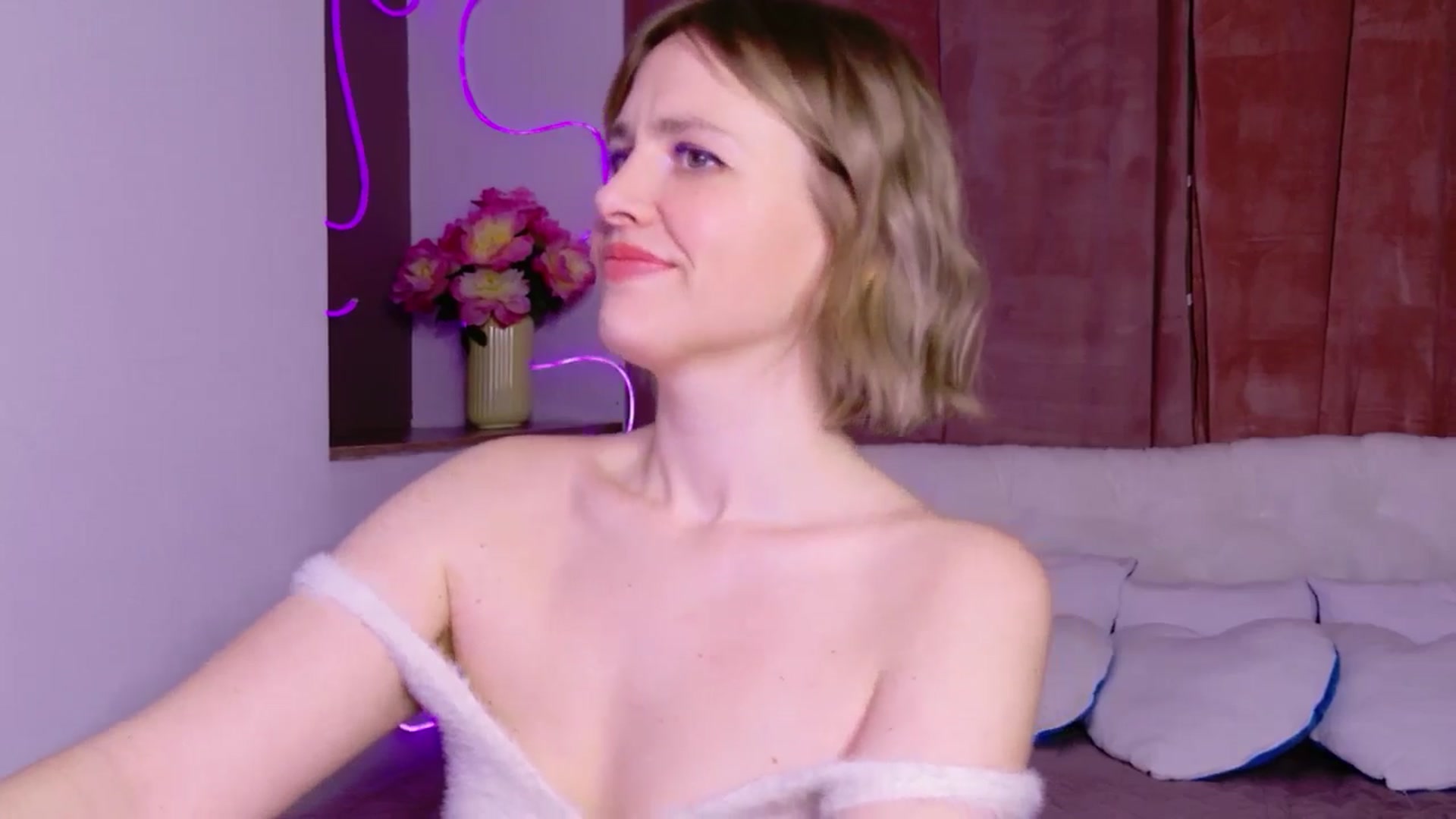 Gallery image thumbnail from AuroraAxnes's myfreecams stream on, 03/12/2026, 14:25 image 2 of 20