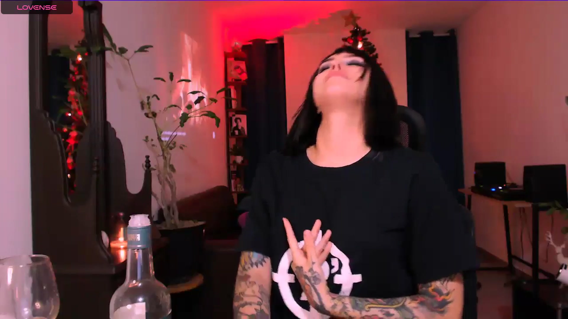 Gallery image thumbnail from AuroraBeckett's myfreecams stream on, 12/17/2025, 07:26 image 15 of 20