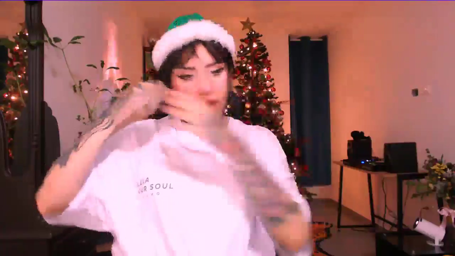 Gallery image thumbnail from AuroraBeckett's myfreecams stream on, 12/25/2025, 04:03 image 9 of 20