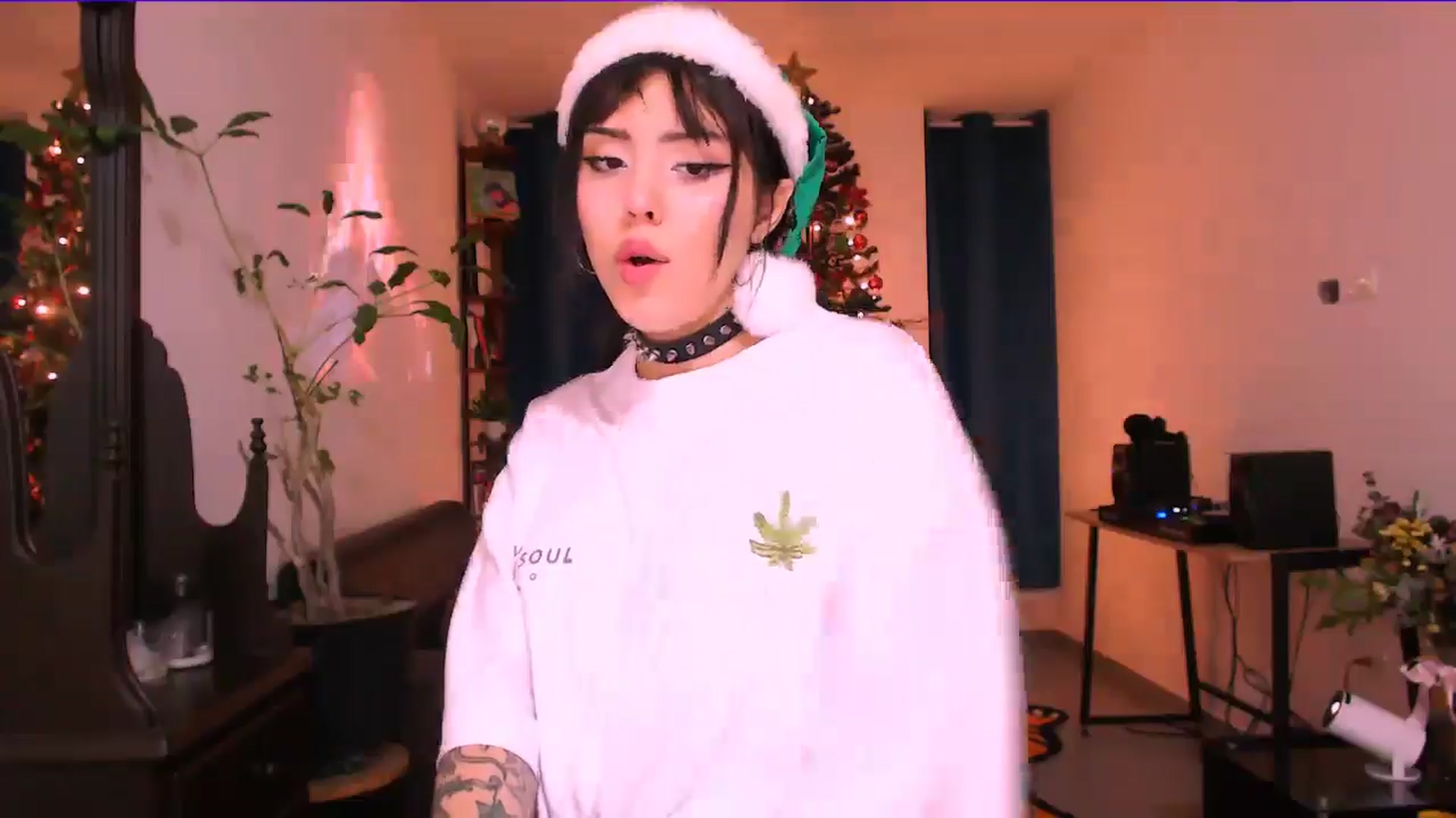 Gallery image thumbnail from AuroraBeckett's myfreecams stream on, 12/25/2025, 04:03 image 10 of 20