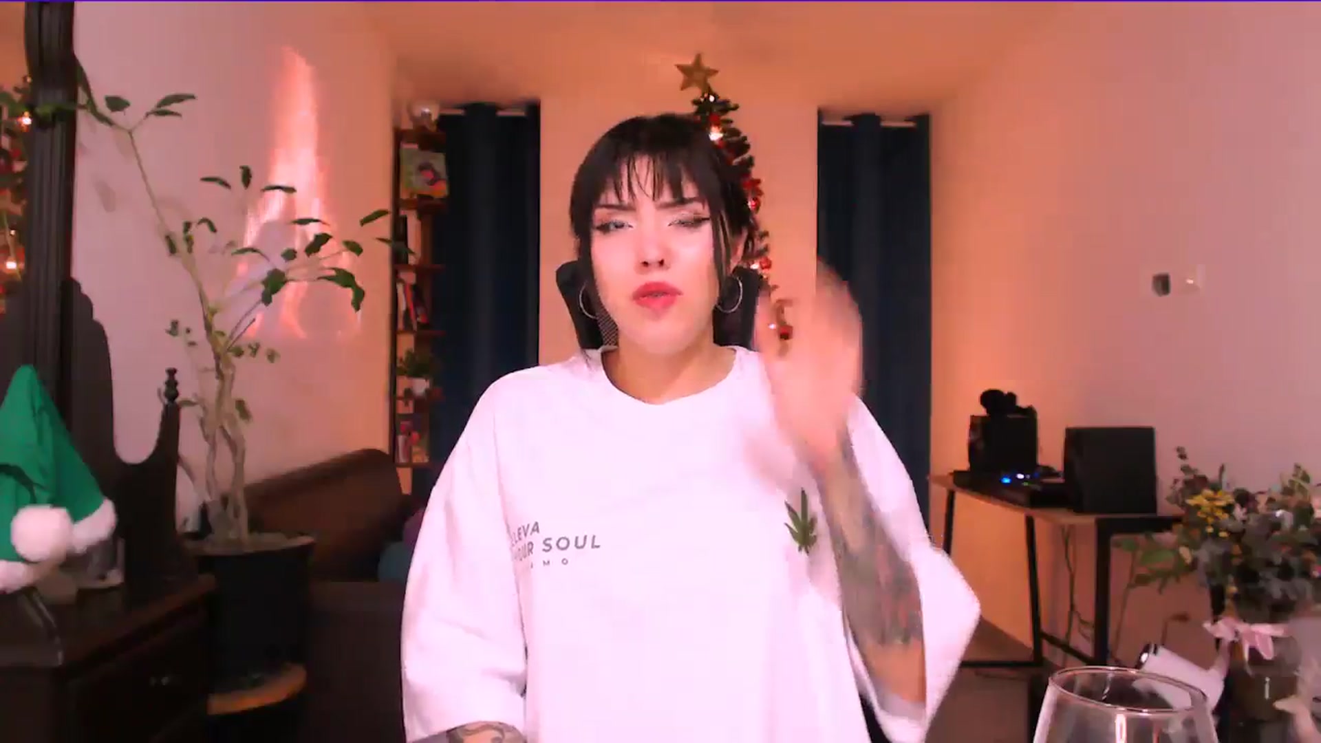 Gallery image thumbnail from AuroraBeckett's myfreecams stream on, 12/25/2025, 08:56 image 7 of 20