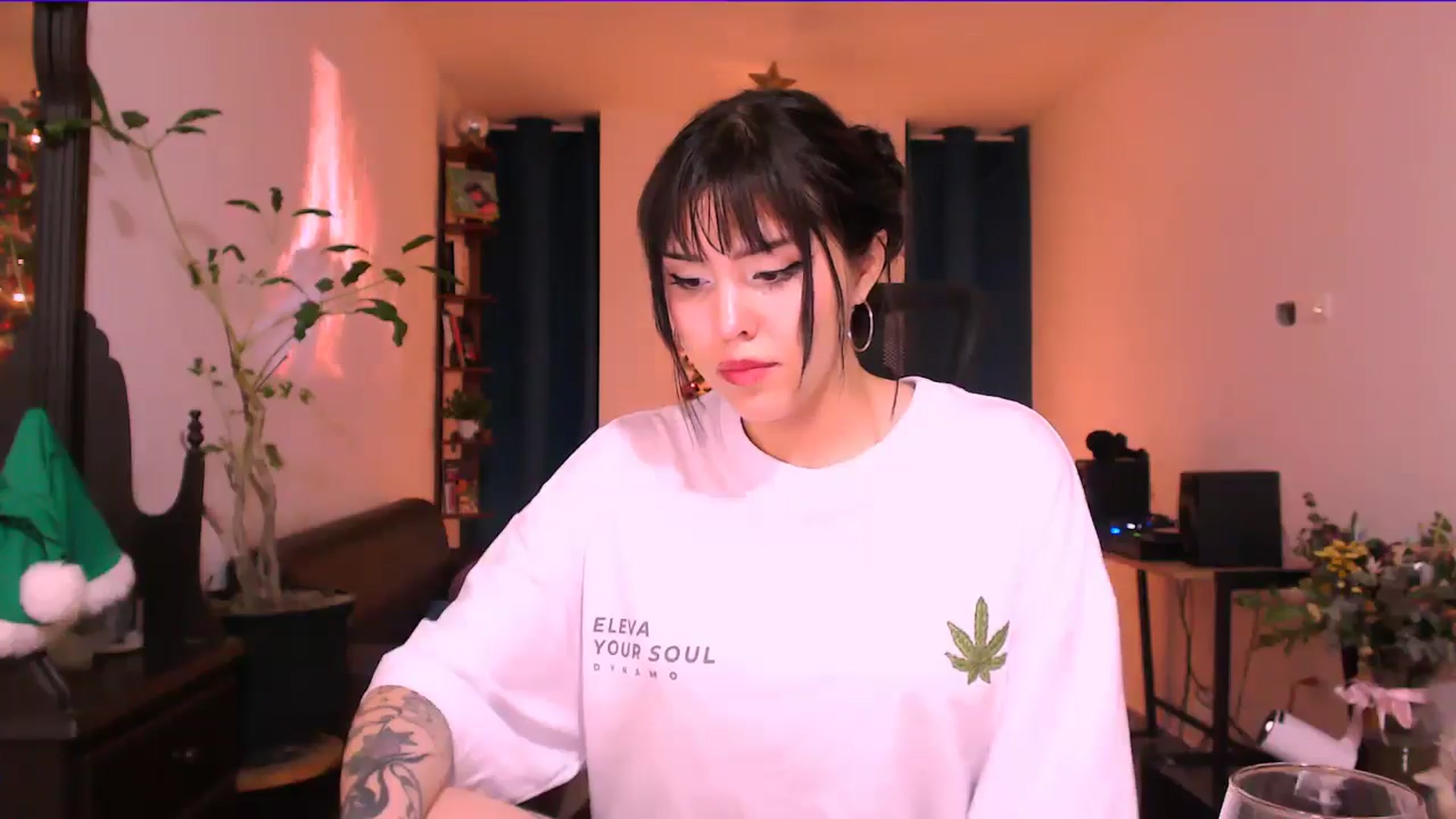 Gallery image thumbnail from AuroraBeckett's myfreecams stream on, 12/25/2025, 08:56 image 6 of 20