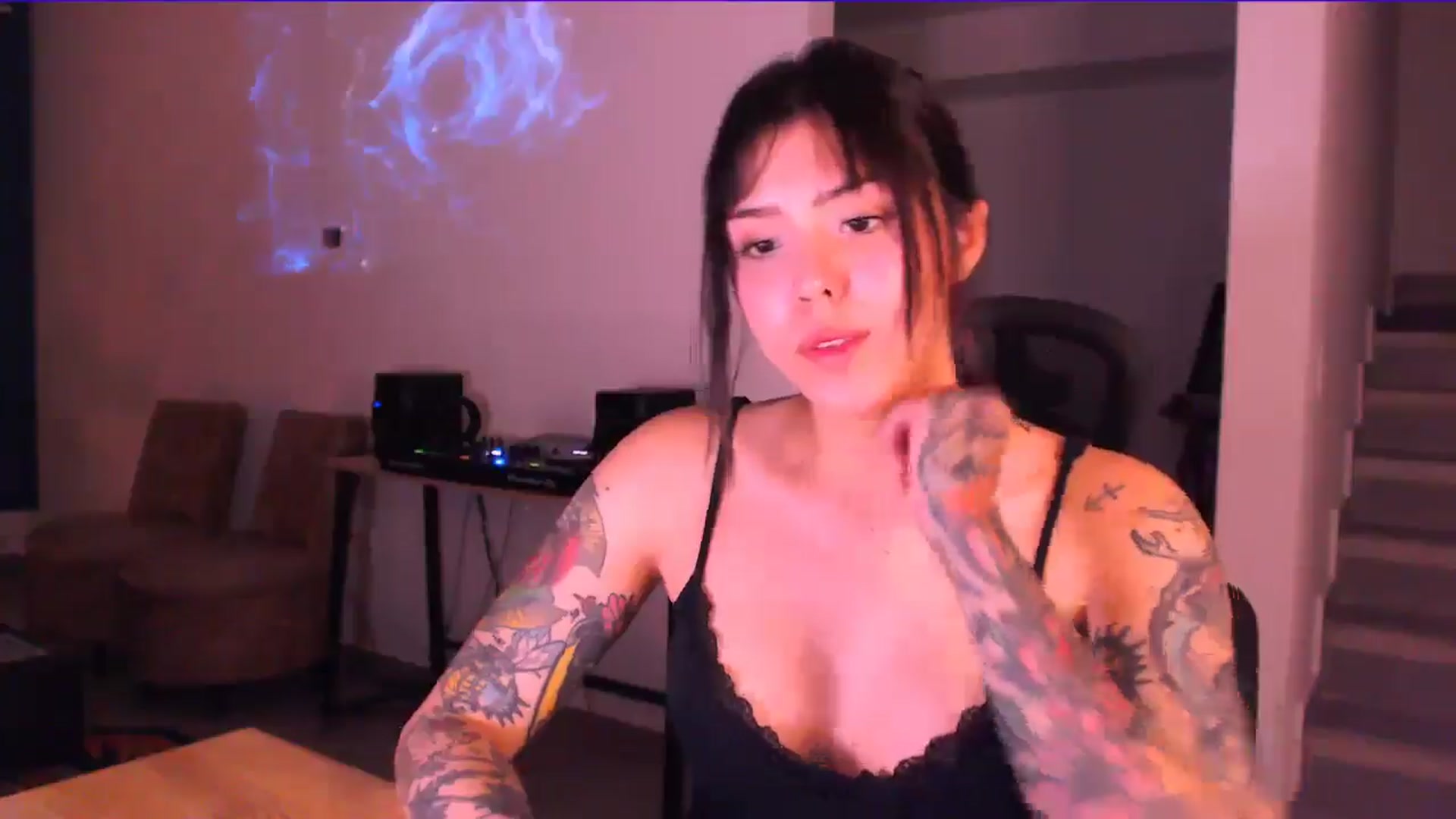 Gallery image thumbnail from AuroraBeckett's myfreecams stream on, 01/01/2026, 08:57 image 17 of 20