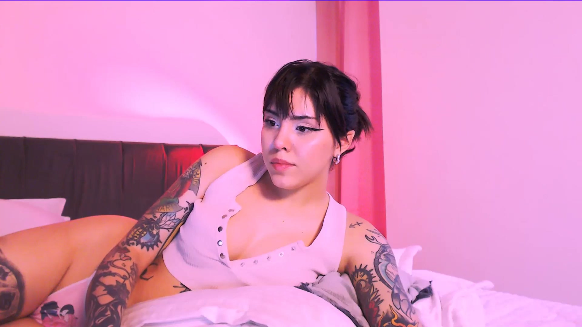 Gallery image thumbnail from AuroraBeckett's myfreecams stream on, 01/25/2026, 12:26 image 3 of 20
