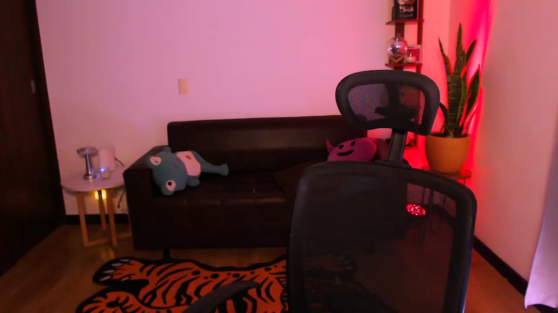 Gallery image thumbnail from AuroraBeckett's myfreecams stream on, 04/06/2026, 17:14 image 15 of 20