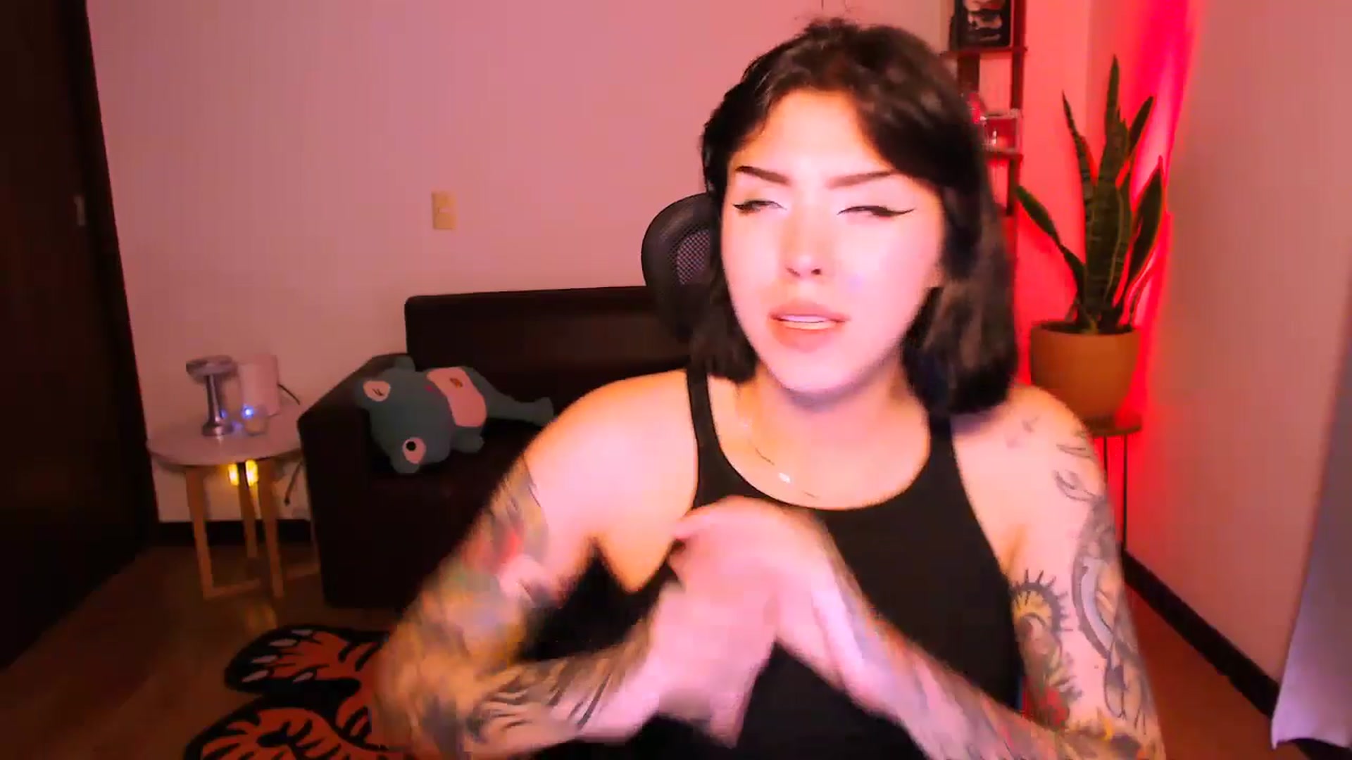 Gallery image thumbnail from AuroraBeckett's myfreecams stream on, 04/06/2026, 17:14 image 6 of 20