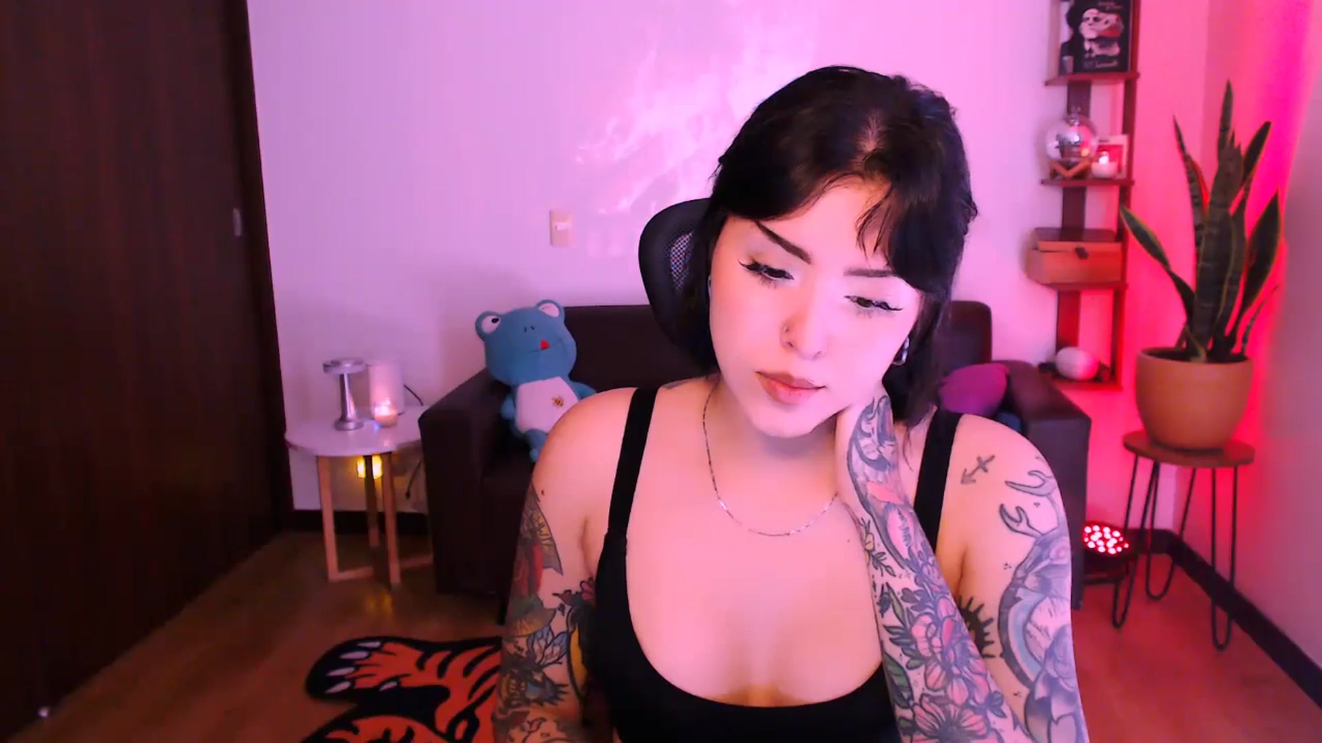 Gallery image thumbnail from AuroraBeckett's myfreecams stream on, 04/07/2026, 13:29 image 15 of 20