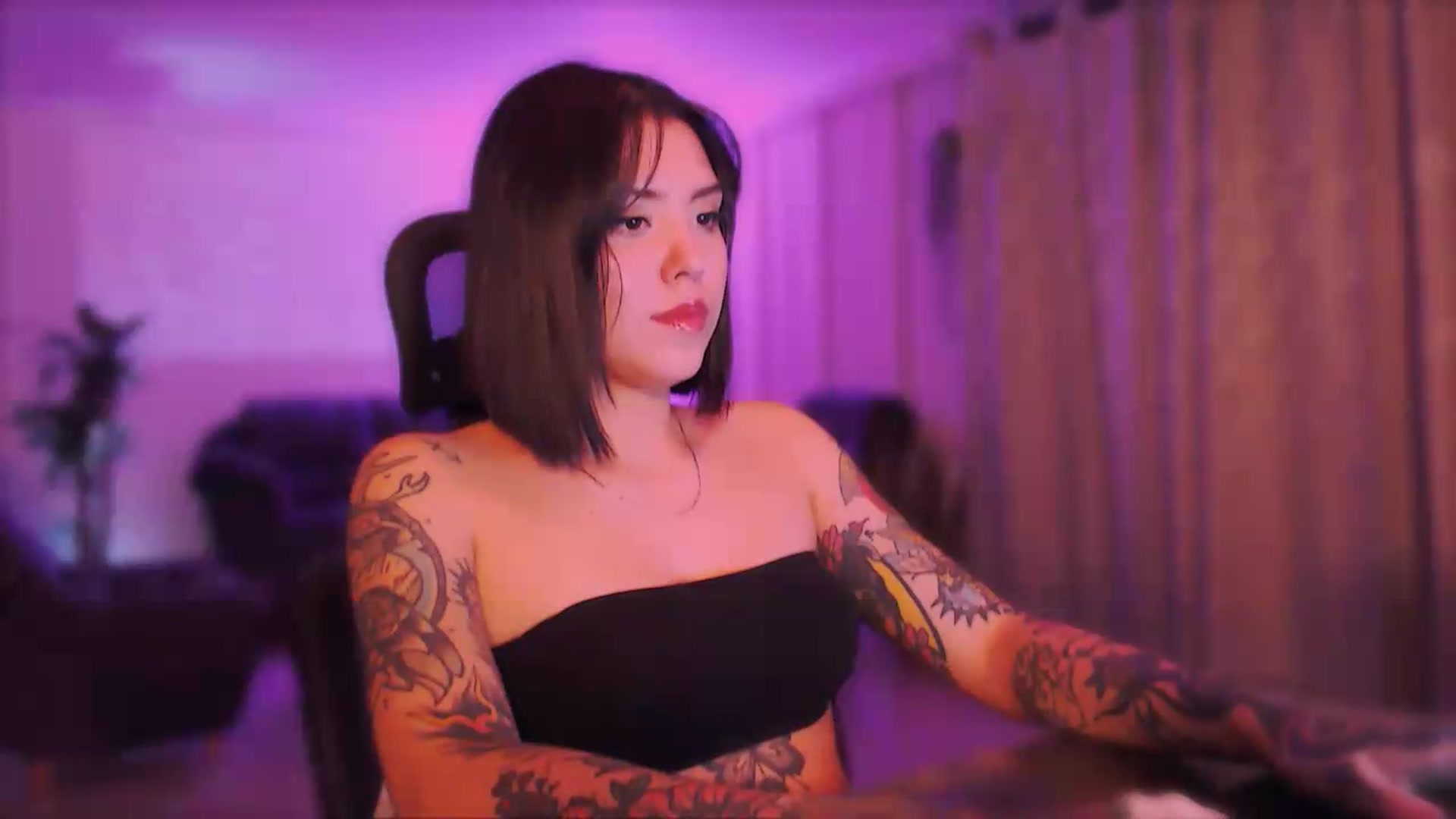 Gallery image thumbnail from AuroraBeckett's myfreecams stream on, 08/20/2026, 11:09 image 11 of 20