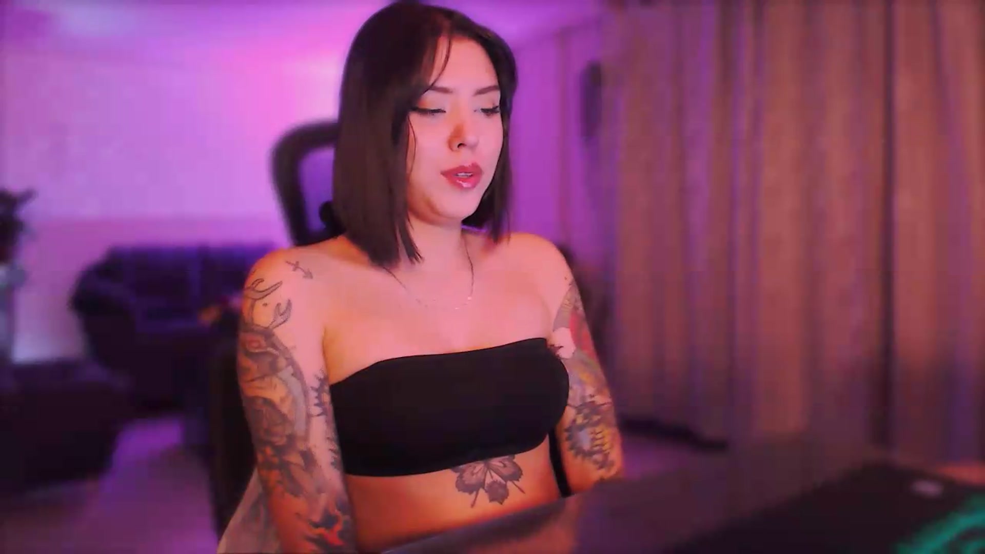 Gallery image thumbnail from AuroraBeckett's myfreecams stream on, 08/20/2026, 11:09 image 10 of 20