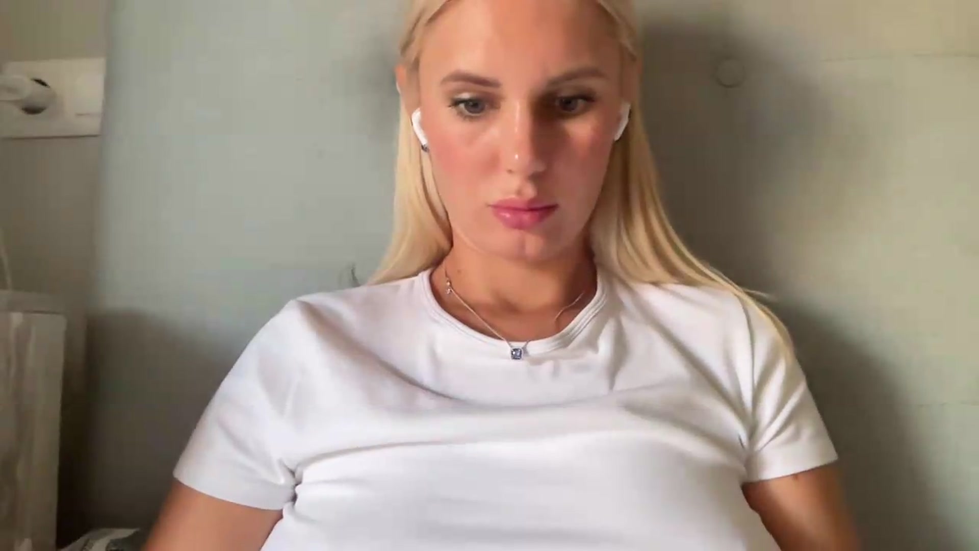Gallery image thumbnail from AuroraKingg's myfreecams stream on, 07/12/2026, 11:33 image 17 of 20