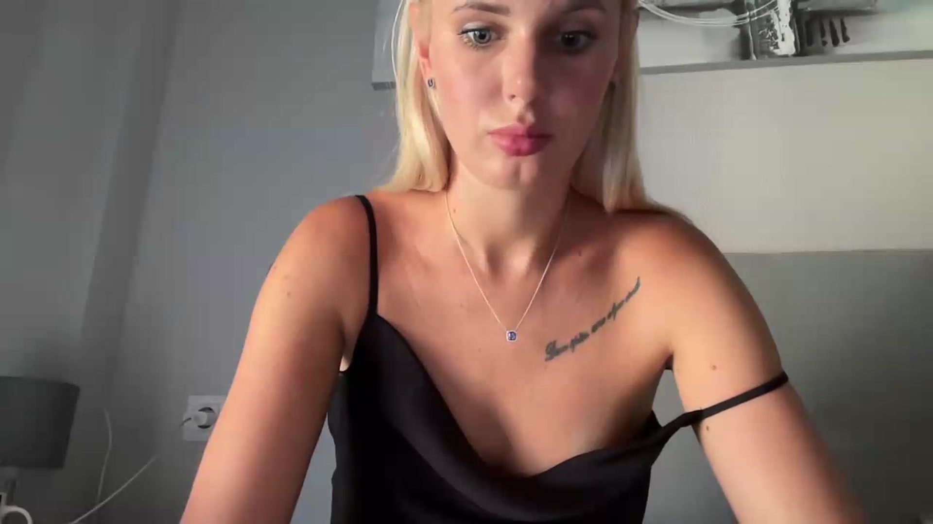 Gallery image thumbnail from AuroraKingg's myfreecams stream on, 07/14/2026, 11:18 image 18 of 20