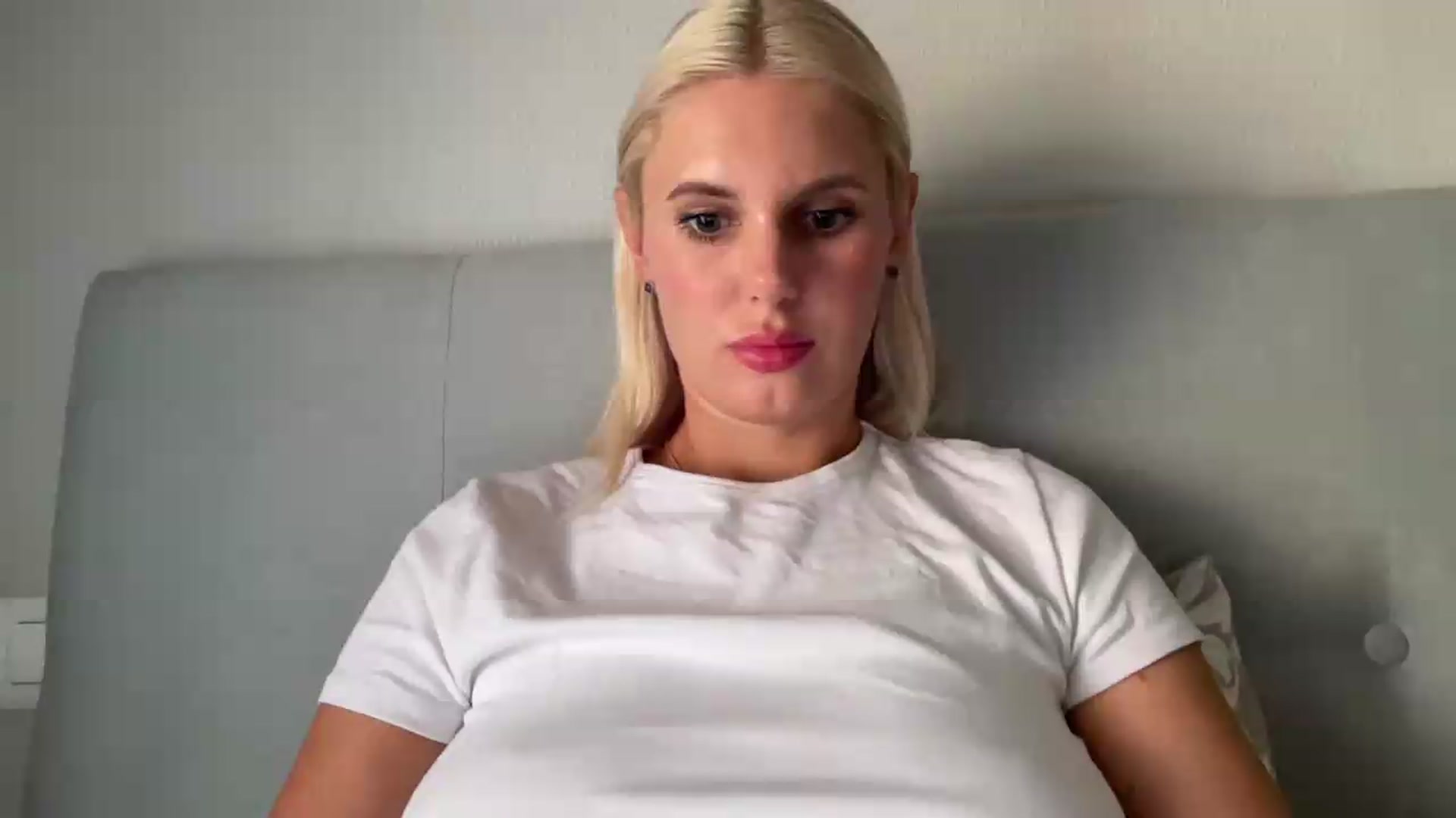 Gallery image thumbnail from AuroraKingg's myfreecams stream on, 07/16/2026, 10:42 image 15 of 20