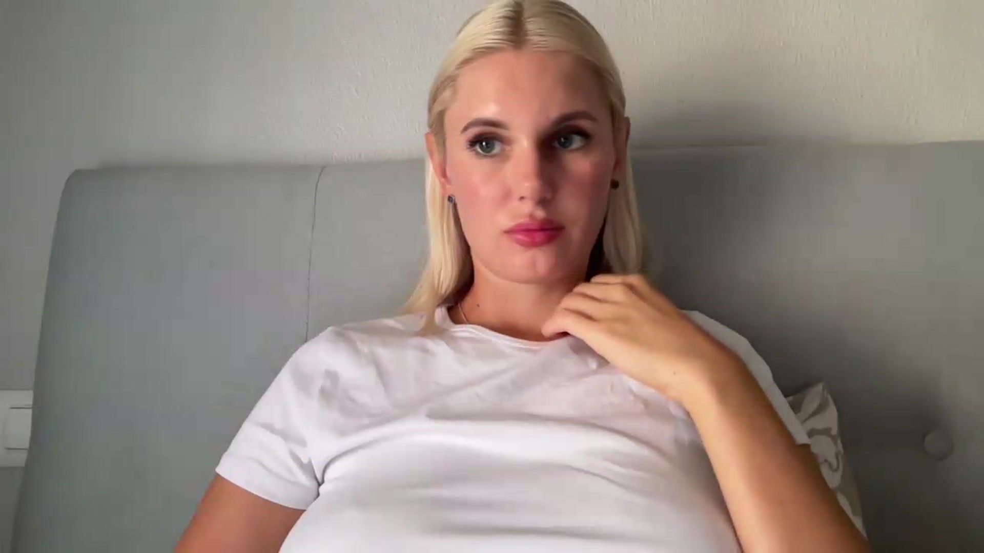 Gallery image thumbnail from AuroraKingg's myfreecams stream on, 07/16/2026, 10:42 image 19 of 20