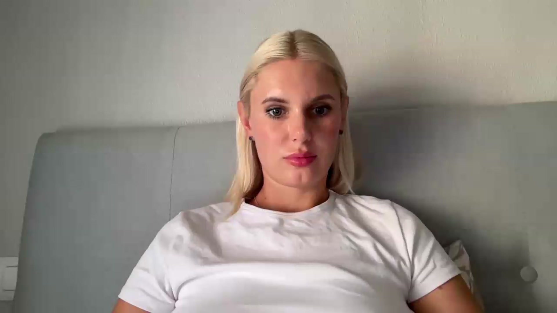 Gallery image thumbnail from AuroraKingg's myfreecams stream on, 07/16/2026, 10:42 image 12 of 20