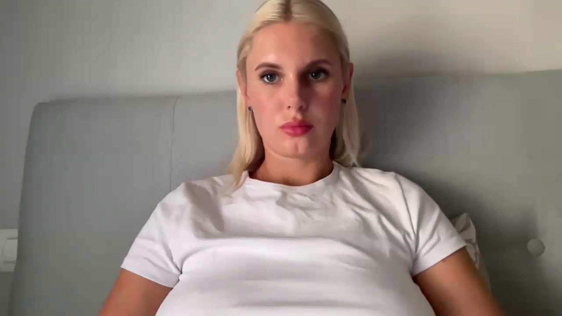 Gallery image thumbnail from AuroraKingg's myfreecams stream on, 07/16/2026, 10:42 image 13 of 20