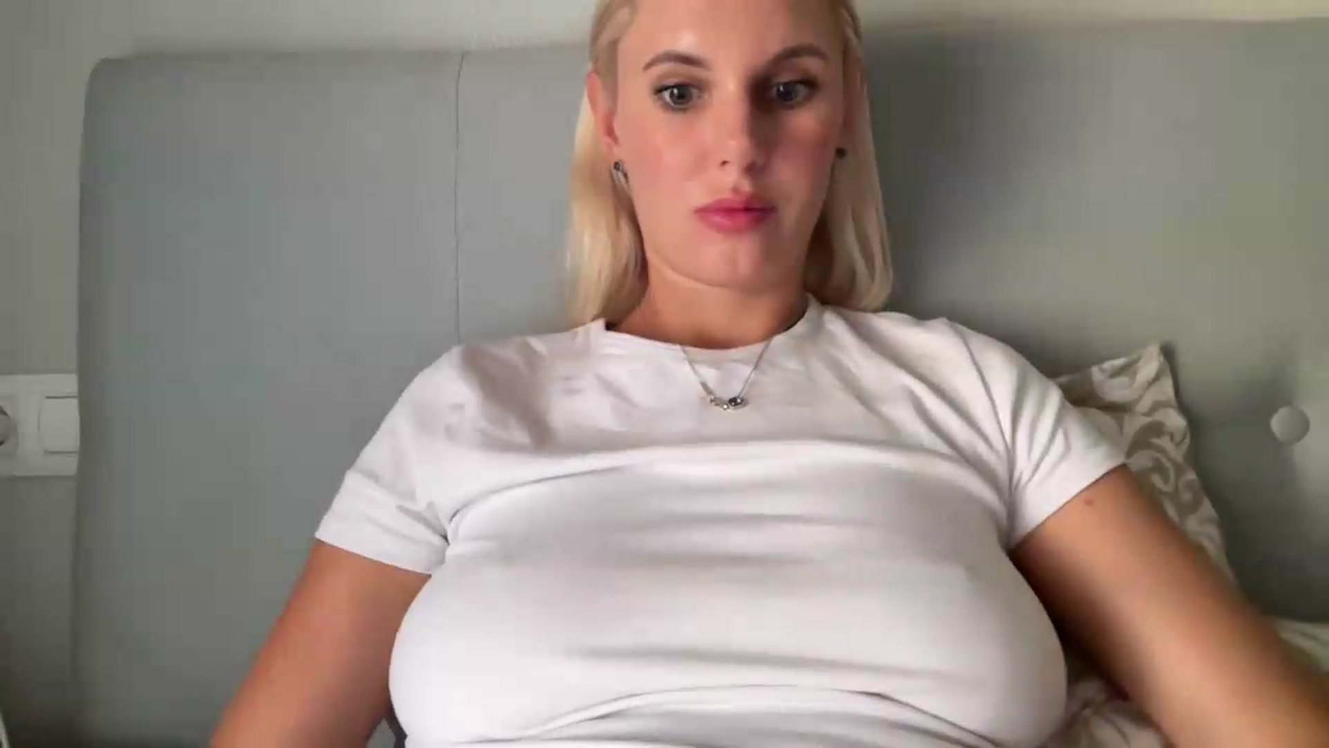 Gallery image thumbnail from AuroraKingg's myfreecams stream on, 07/16/2026, 11:20 image 3 of 20