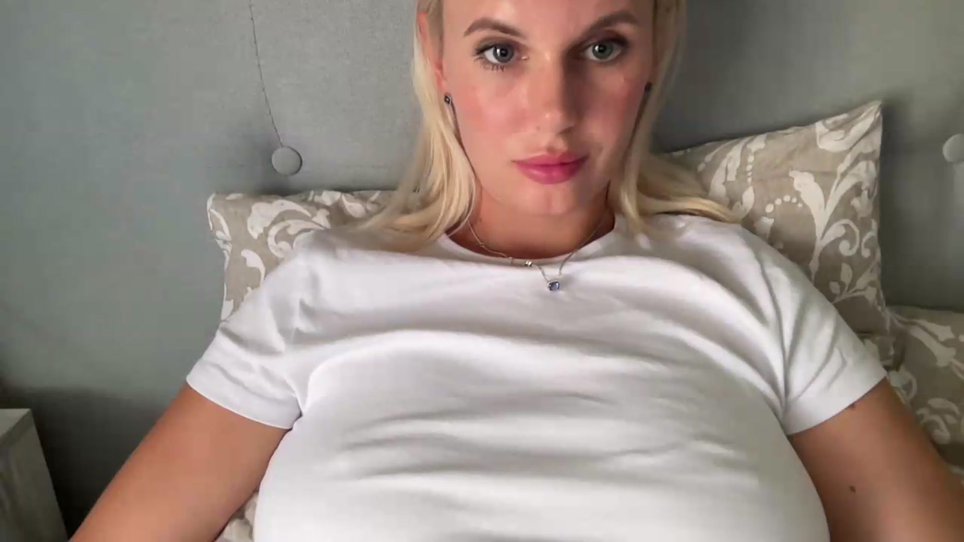 Gallery image thumbnail from AuroraKingg's myfreecams stream on, 07/16/2026, 12:03 image 4 of 20